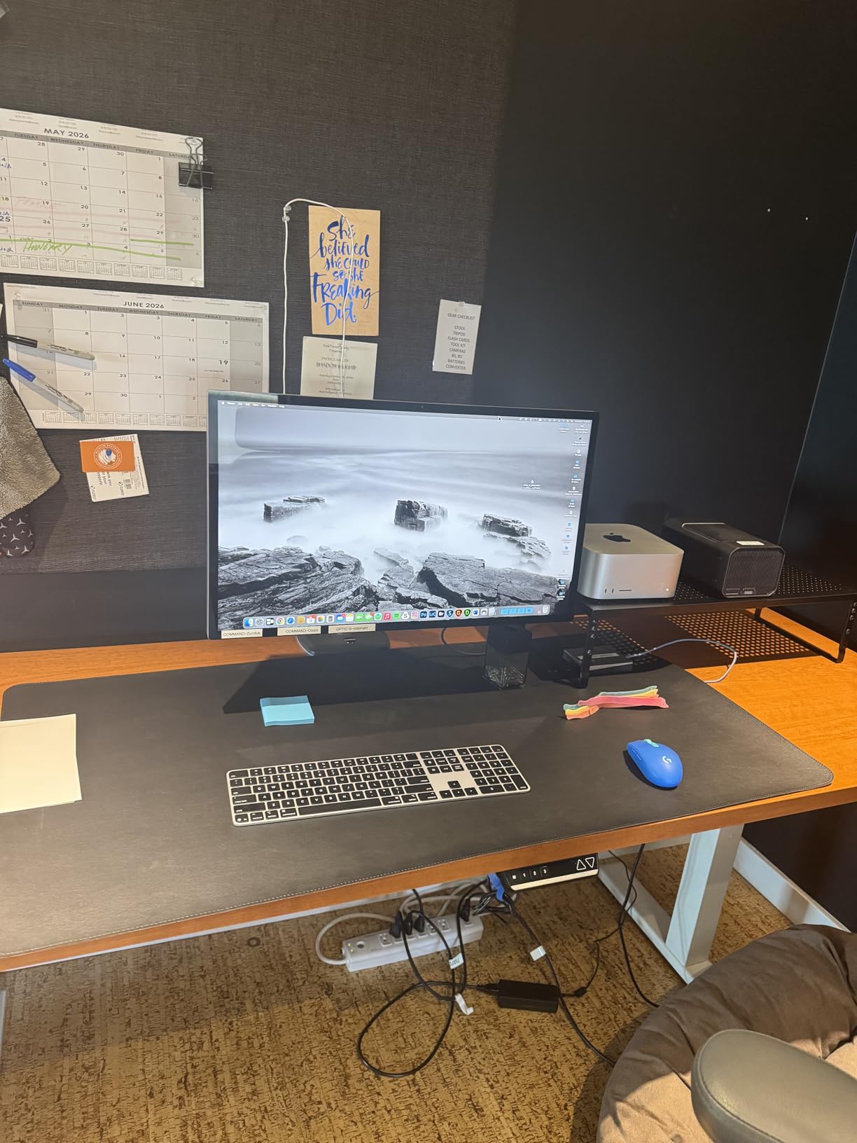 HUANUO TitanLift Heavy Duty Monitor Arm for Screens up to 49