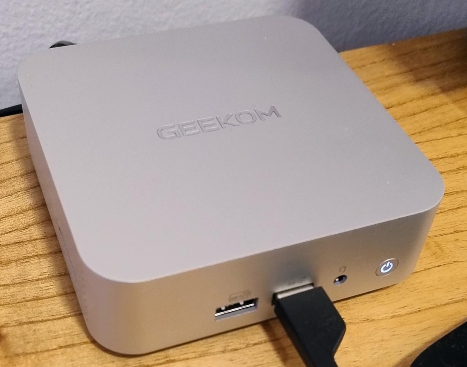GEEKOM A6 Mini PC with AMD Ryzen 7 6800H, 16GB DDR5 RAM (Upgradable, Not LPDDR), 1TB PCIe 4.0 NVMe SSD, Compact Aluminium Design Windows 11 Pro Desktop Computer with USB4/8K/Wi-Fi 6E/BT 5.2/SD Slot customer photo 2