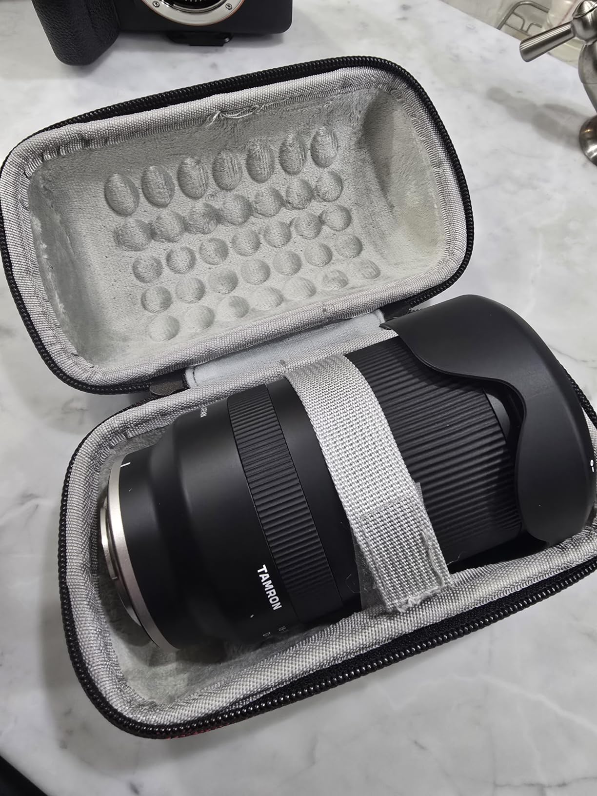 Ginsco Hard Shell Protect Case for Camera Lens, Compatible with Canon EF24-70mm/EF16-35mm/EF 100mm f2.8L, Sony FE24-70mm 2.8GM/FE16-35 GM/FE85 1.4GM, Shockproof Travel Carrying Bag 89mm Dia x 156mm L customer photo 1
