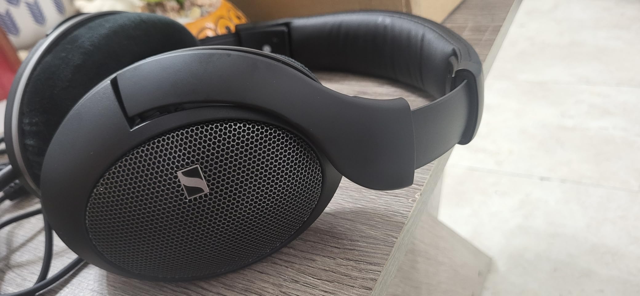 Sennheiser HD 550 Open-Back Audiophile Headphones customer photo 1