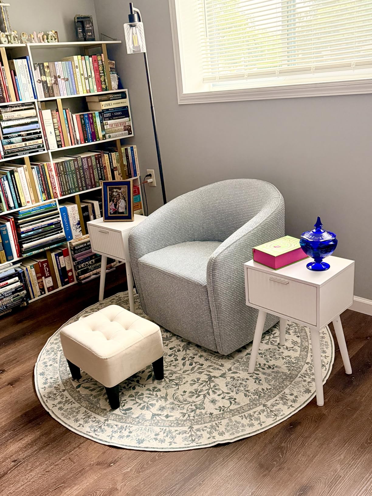 SONGMICS Foot Stool with Legs, Small Footstool Ottoman, Linen-Look Fabric Seat with Thick Cushion, for Living Room, Bedroom, Entryway, 330 lb Weight Capacity, Dark Gray ULOM502G01 customer photo 1