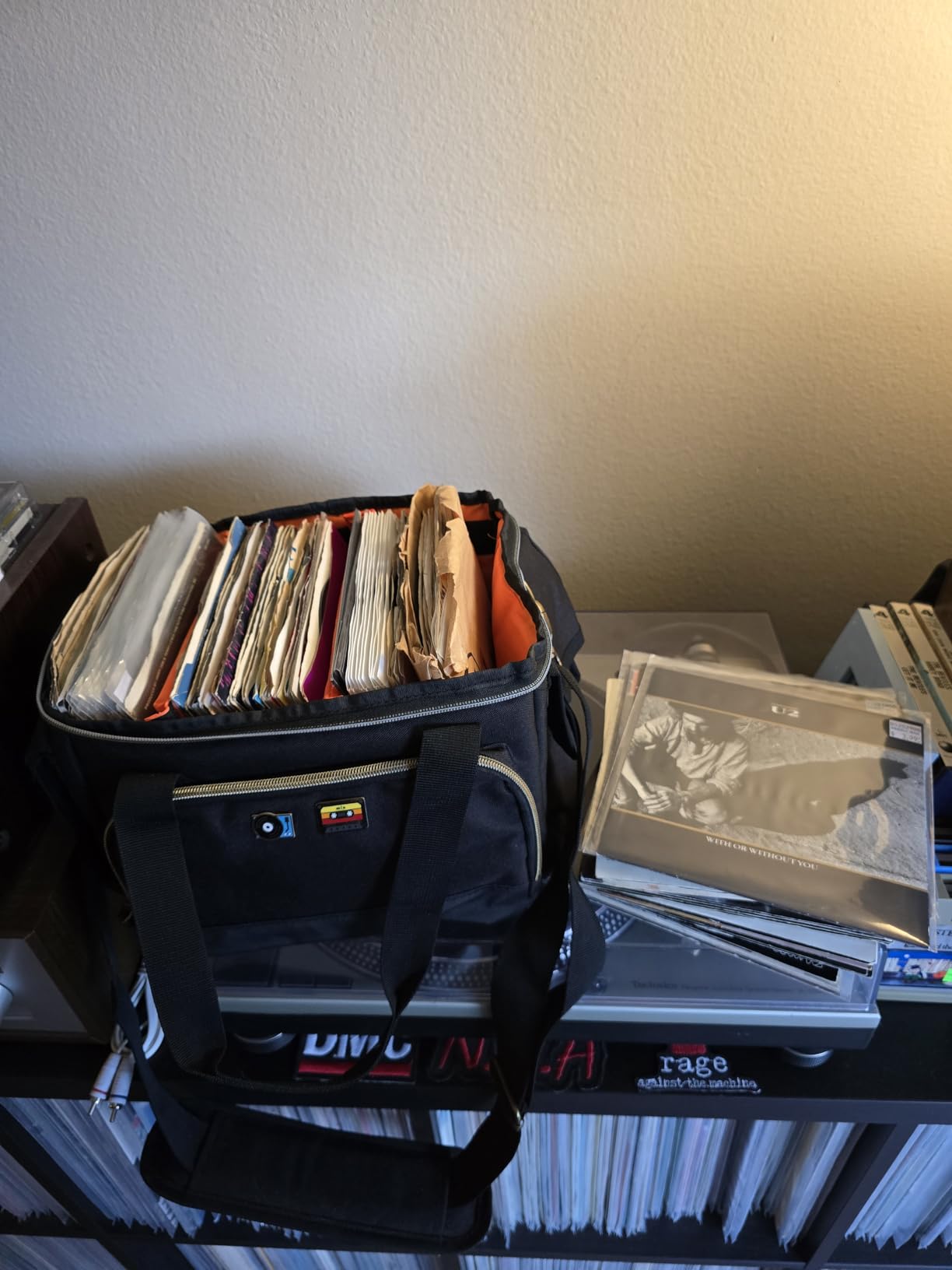 Damero Vinyl Record Storage Box for 7 Inch Records, Album Storage Carrying Bag for 80+ LP Records, Vinyl Record Carrying Bag with Dividers for Travel, Collection, Concert, Bag Only customer photo 1