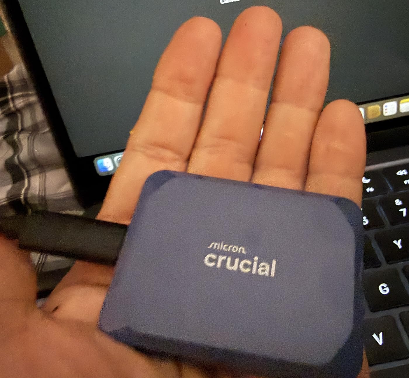 Crucial X10 4TB Portable SSD, Up to 2,100MB/s, USB 3.2 USB-C, External Solid State Drive customer photo 1