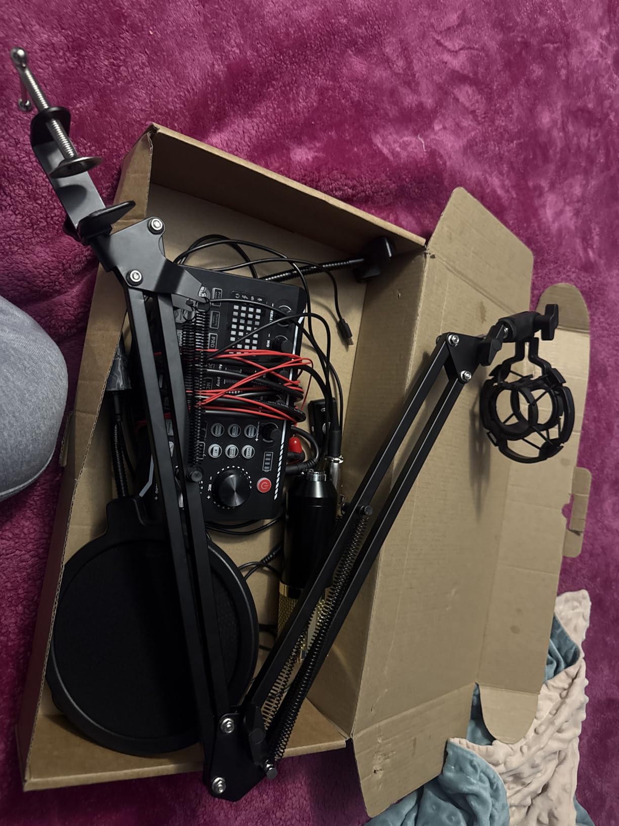 ALSO GO Podcast Equipment Bundle, Podcast Equipment with BM-800 Microphone(Gold) & F998 Sound Card, Recording Studio Equipment for Podcasting, Singing, Gaming, and Live Streaming YouTube Tiktok customer photo 1