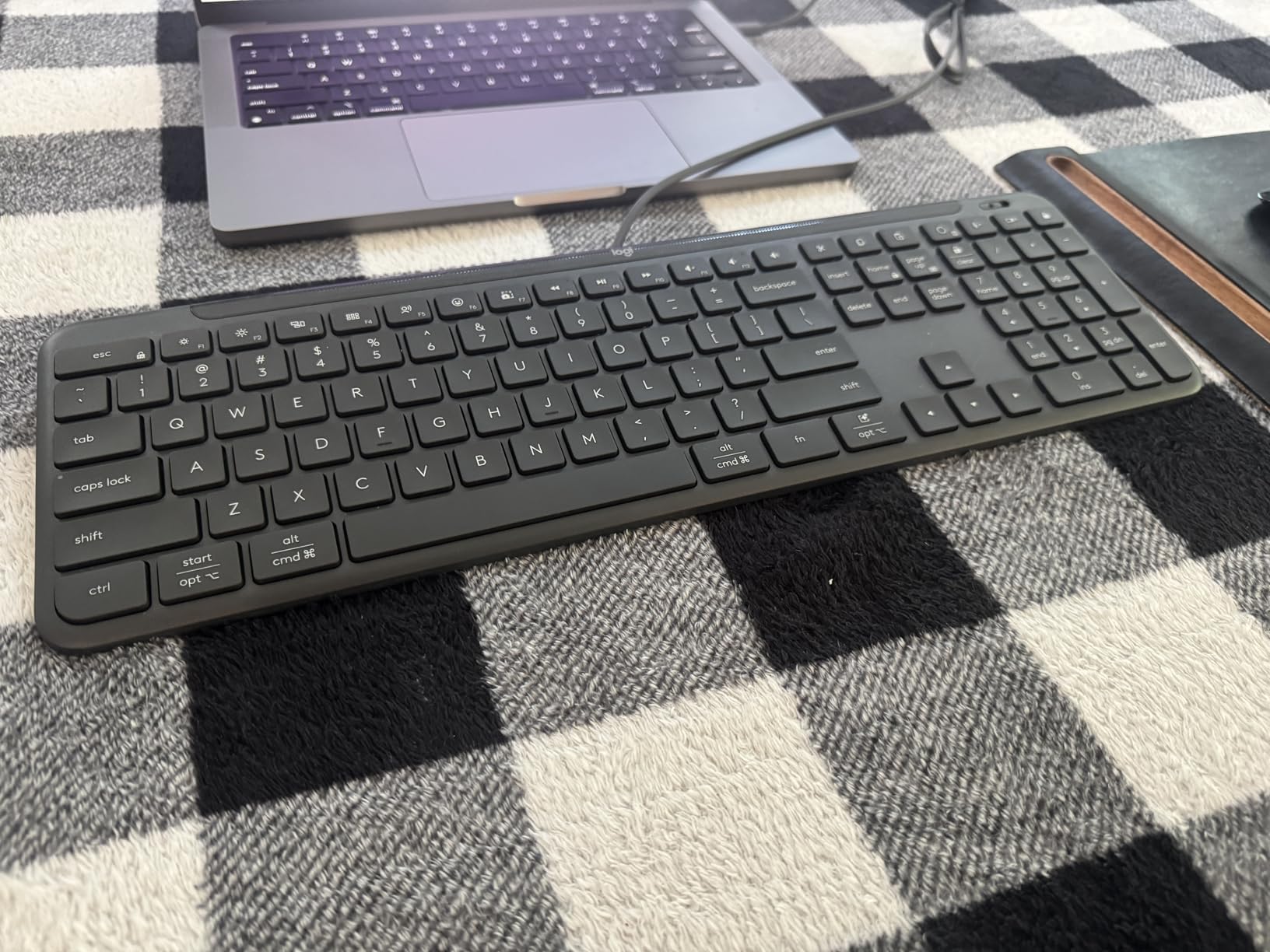 Logitech Signature Slim Wired K620 for Business, Full-Size Keyboard, USB-C Plug-and-Play, Laptop-Style, Scissor Keys, Windows/Mac/Chrome/PC/laptops - Graphite customer photo 2