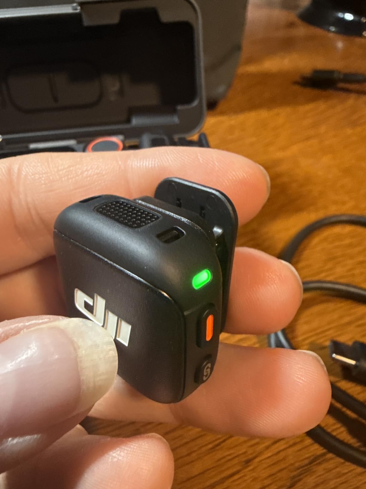 DJI Mic 3 (2 TX + 1 RX + Charging Case), Wireless Microphone for iPhone/Camera/Android, Ultralight, Adaptive Gain Control, Dual Band Anti-Interference, 28hrs Use customer photo 2