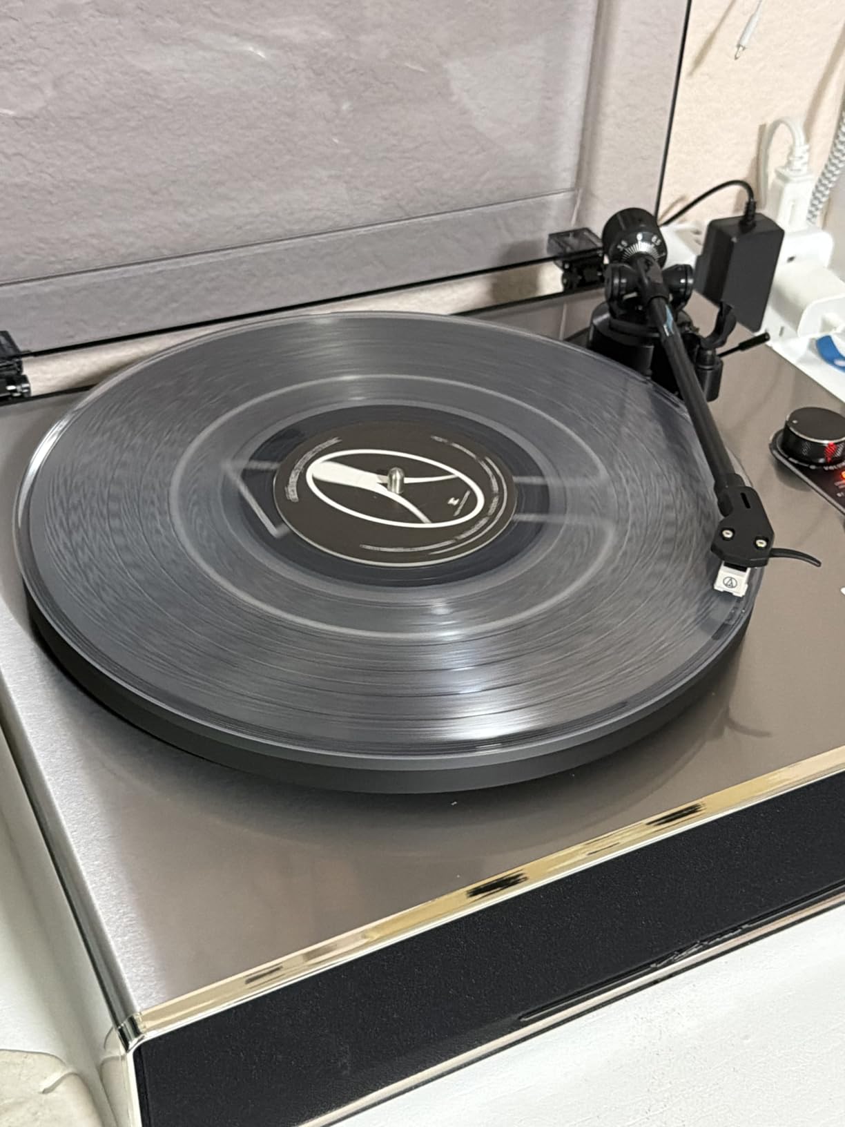 1 by ONE Vinyl Record Player with Bluetooth Input, All-in-One Turntable with Built-in Speakers, Phono Preamp, AT-3600L Cartridge, Belt Drive 33/45 RPM customer photo 2