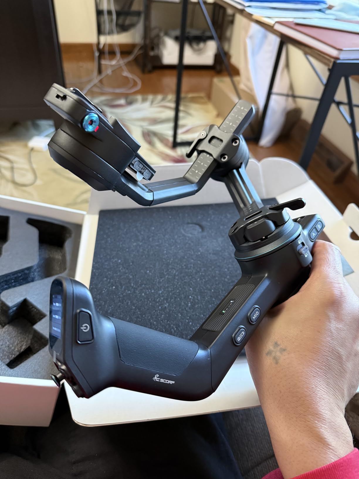 FeiyuTech SCORP 3 Gimbal Stabilizer for Camera, Built-in AI Tracking Sensor & Detachable Remote Control, 3.5KG Payload Camera Stabilizer with Touch Screen, Vertical Shooting customer photo 1
