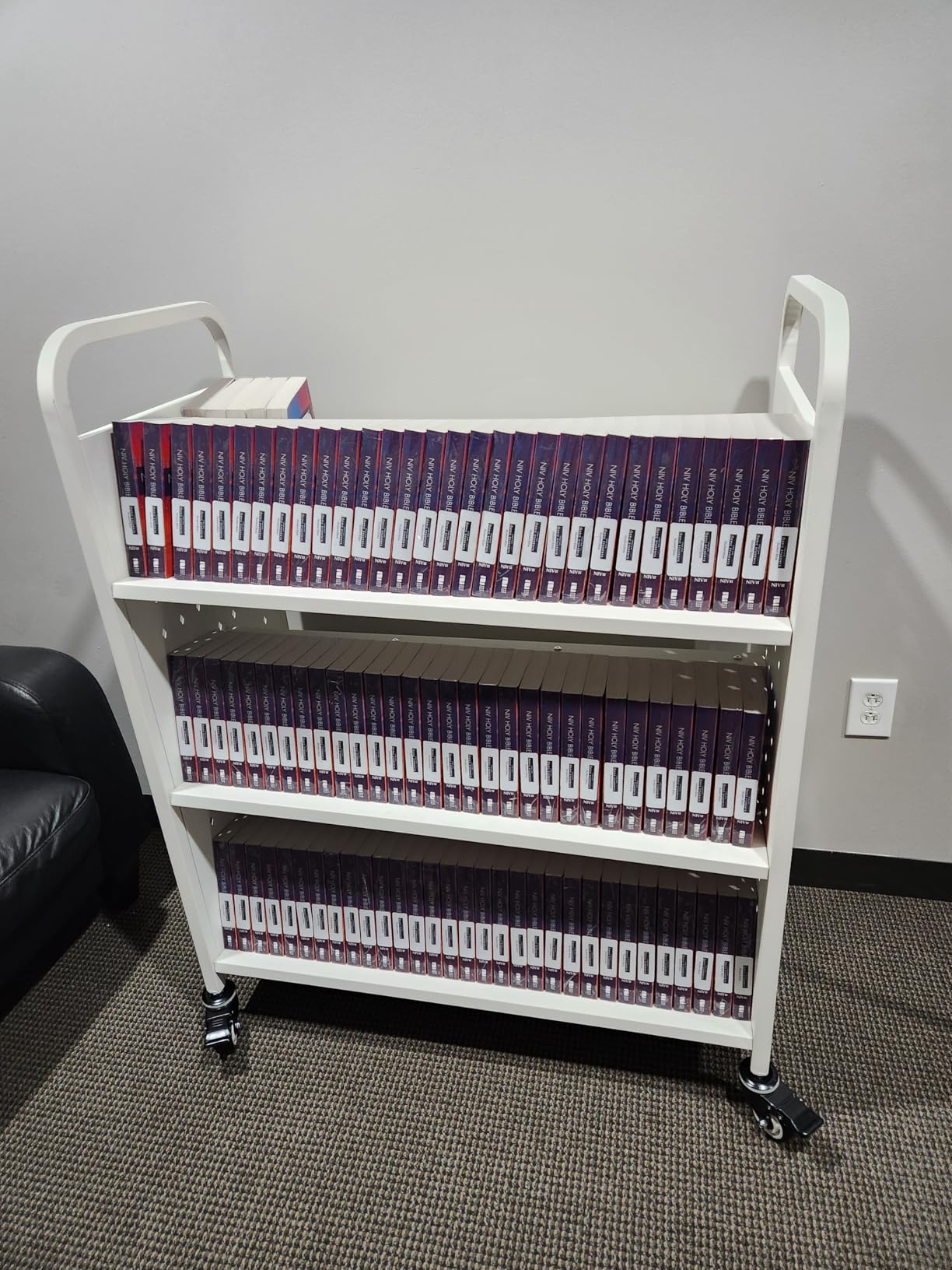 VEVOR Rolling Library Book Cart, 330 lbs Capacity, Single Sided V-Shaped Shelves with 3-Inch Lockable Wheels, Book Truck for Home Shelves Office and School, Black customer photo 1
