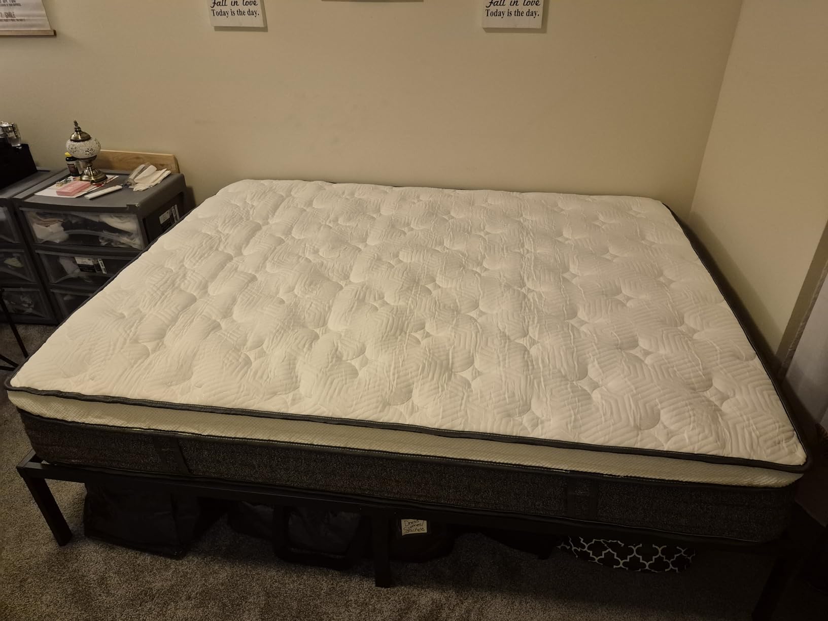 Queen Mattress, 12 Inch Queen Size Hybrid Mattresses in a Box, Medium Feel Foam and Individual Pocket Springs, Fiberglass Free Bed Mattress, Extra Edge Support, Pressure Relief, CertiPUR-US customer photo 2