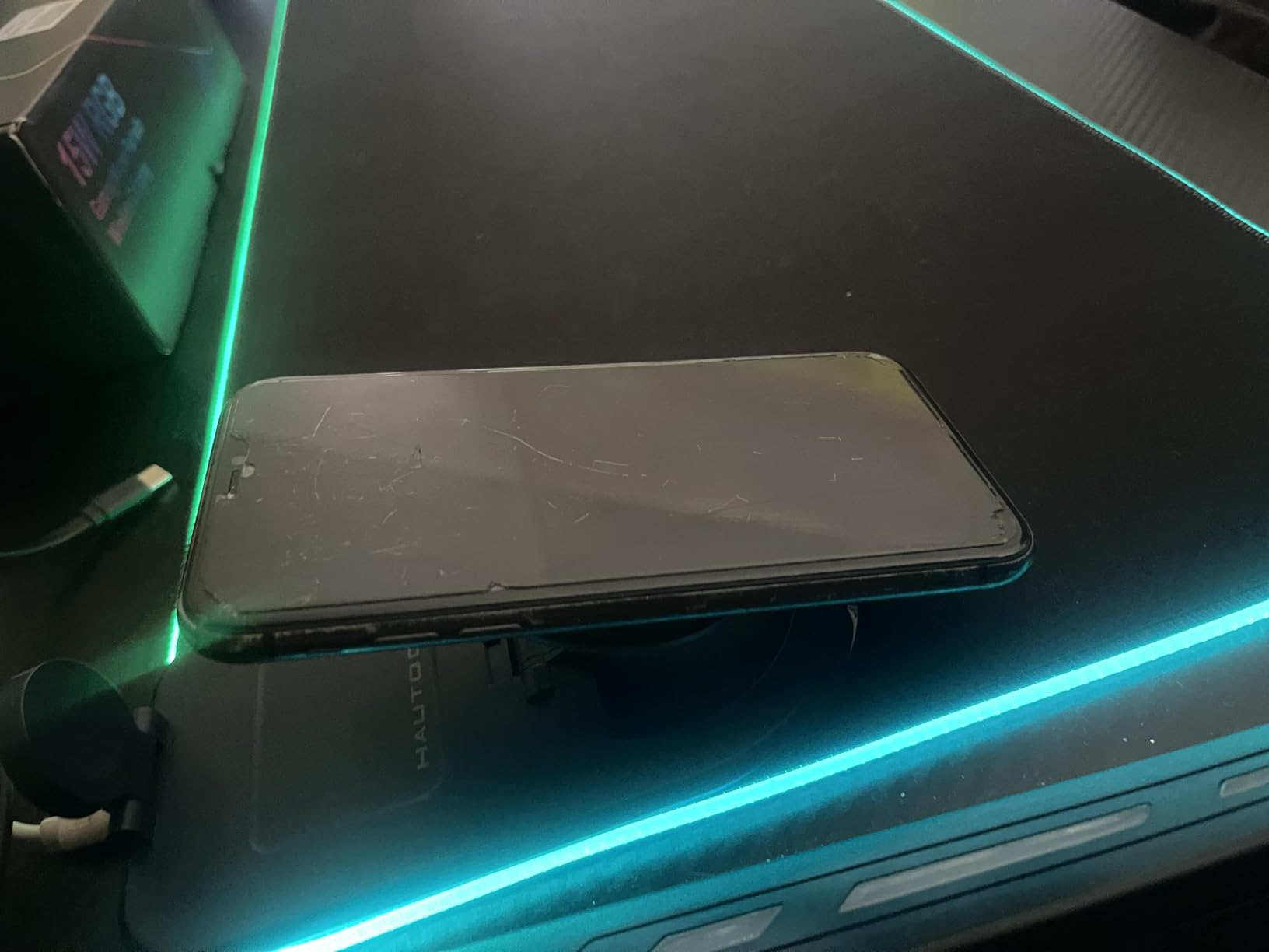 HAUTOCO Wireless Charging Mouse Pad 15W RGB Gaming Mousepad Waterproof Desk Mat with Phone Holder customer photo 2