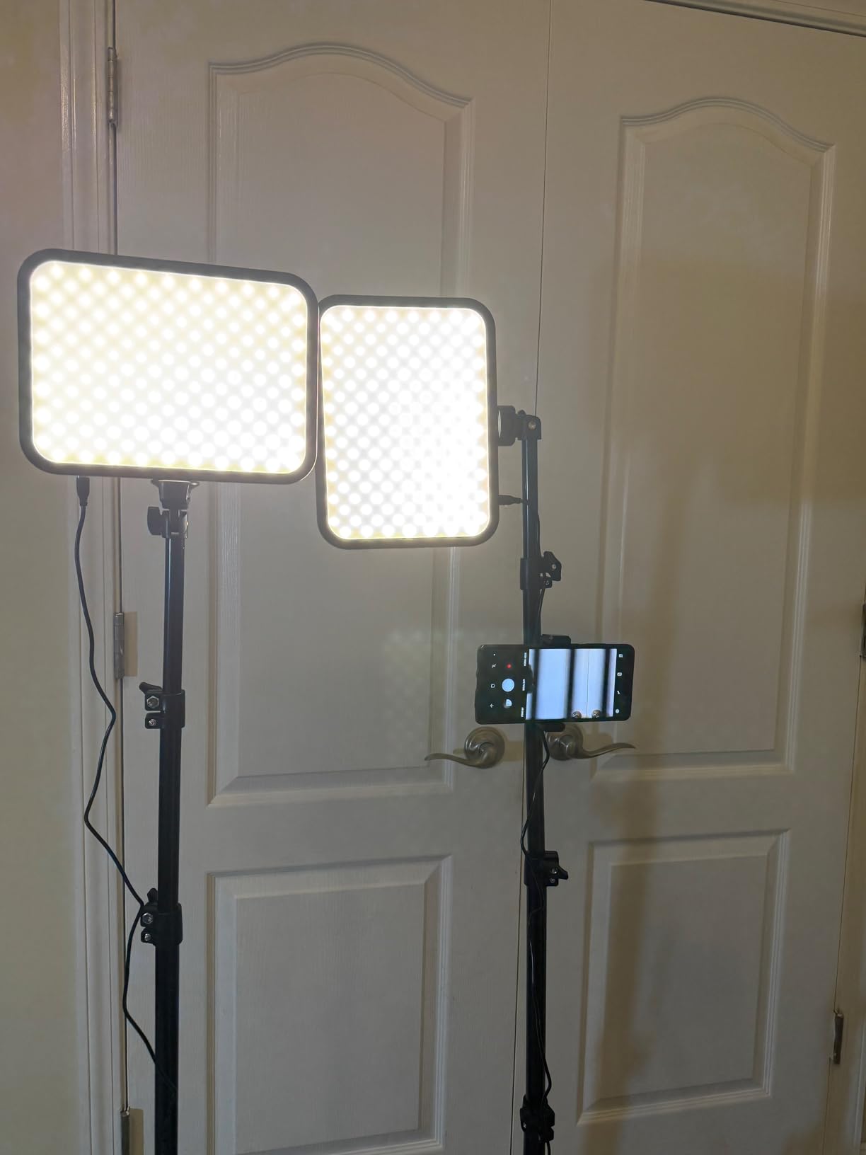 UBeesize 2-Pack LED Video Light Kit, 3000-6500K Dimmable Photography Studio Lights with Tripod Stand & Phone Holder, Video Recording & Streaming Lighting for Makeup, Gaming, YouTube customer photo 2