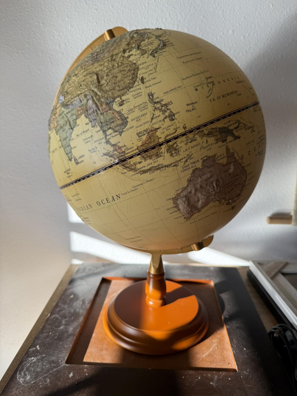 Goplus 12 Inch Illuminated World Globe, Antique Light up Rotating Globe Night Lamp with Wooden Stand, Geography Educational Desktop Decoration customer photo 1