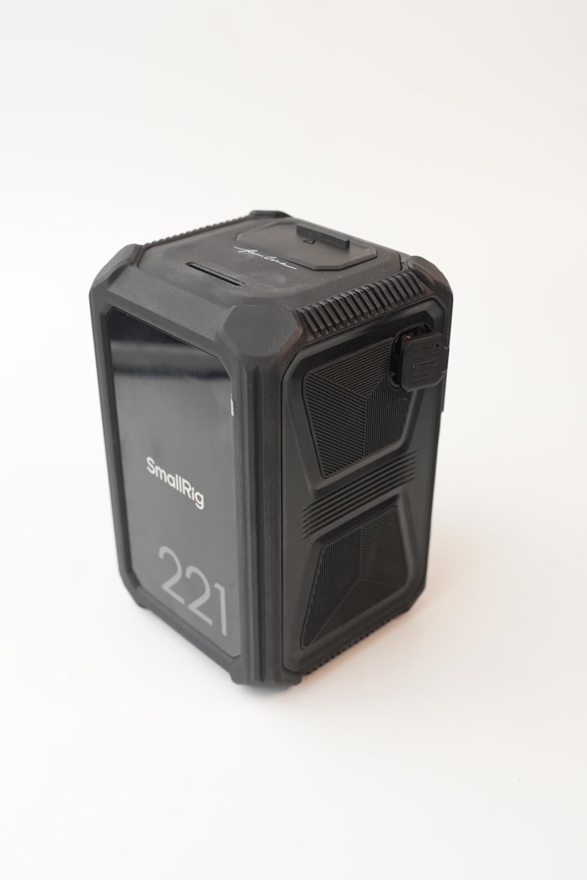 SMALLRIG V Mount Battery, 221Wh/15000mAh V-Mount Battery with 8-Port, 140W 2.5H USB-C Fast Charge, IP54 Water/Dust Proof, 2.0