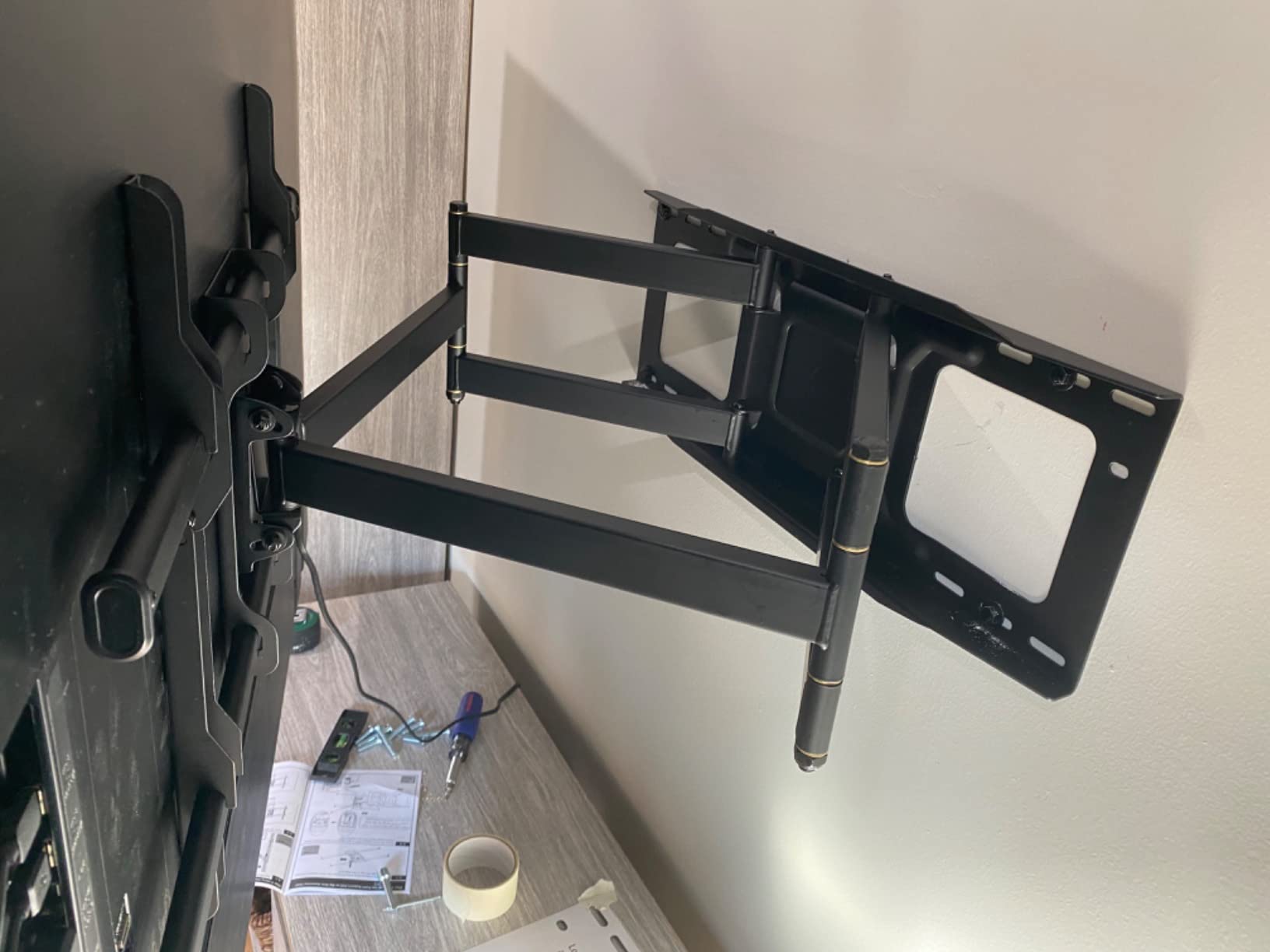 FORGING MOUNT Motorized Fireplace Pull Down TV Mount with Remote for 32-85