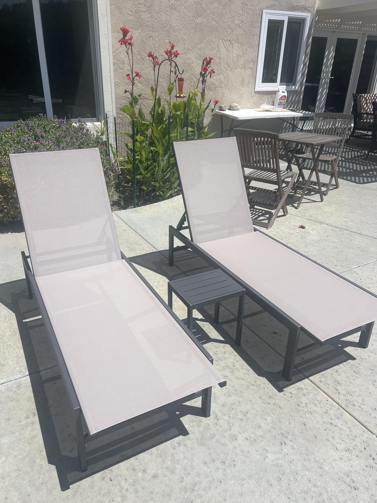 Vexwalx Outdoor Lounge Chair for Pool, Aluminum Chaise Lounge Chairs with 5-Position Recliner, Patio Lounge Chair for Backyard, Poolside, Deck, Lawn (Khaki) customer photo 2