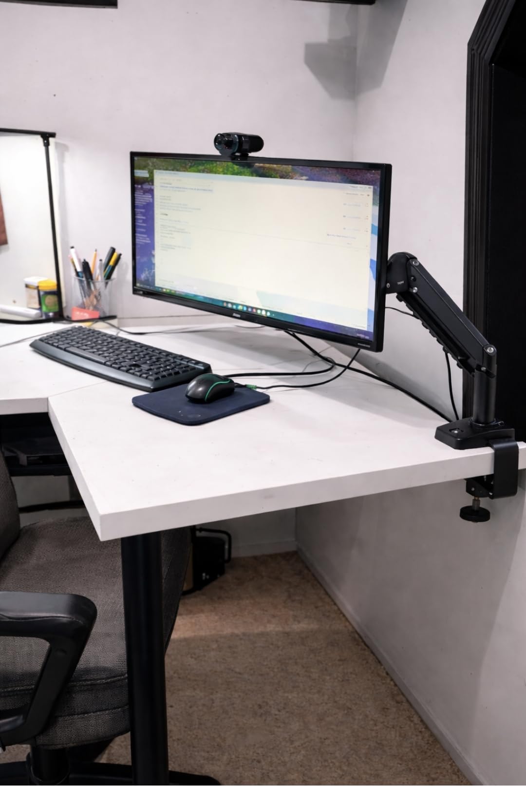Flexispot Dual Monitor Arm, 17-32 Inch Monitor Mount up to 19.84 lbs, Fast Install VESA Mount for Home Office Gaming, Full Adjustable Gas Spring with C-Clamp and Grommet Base, Black customer photo 1