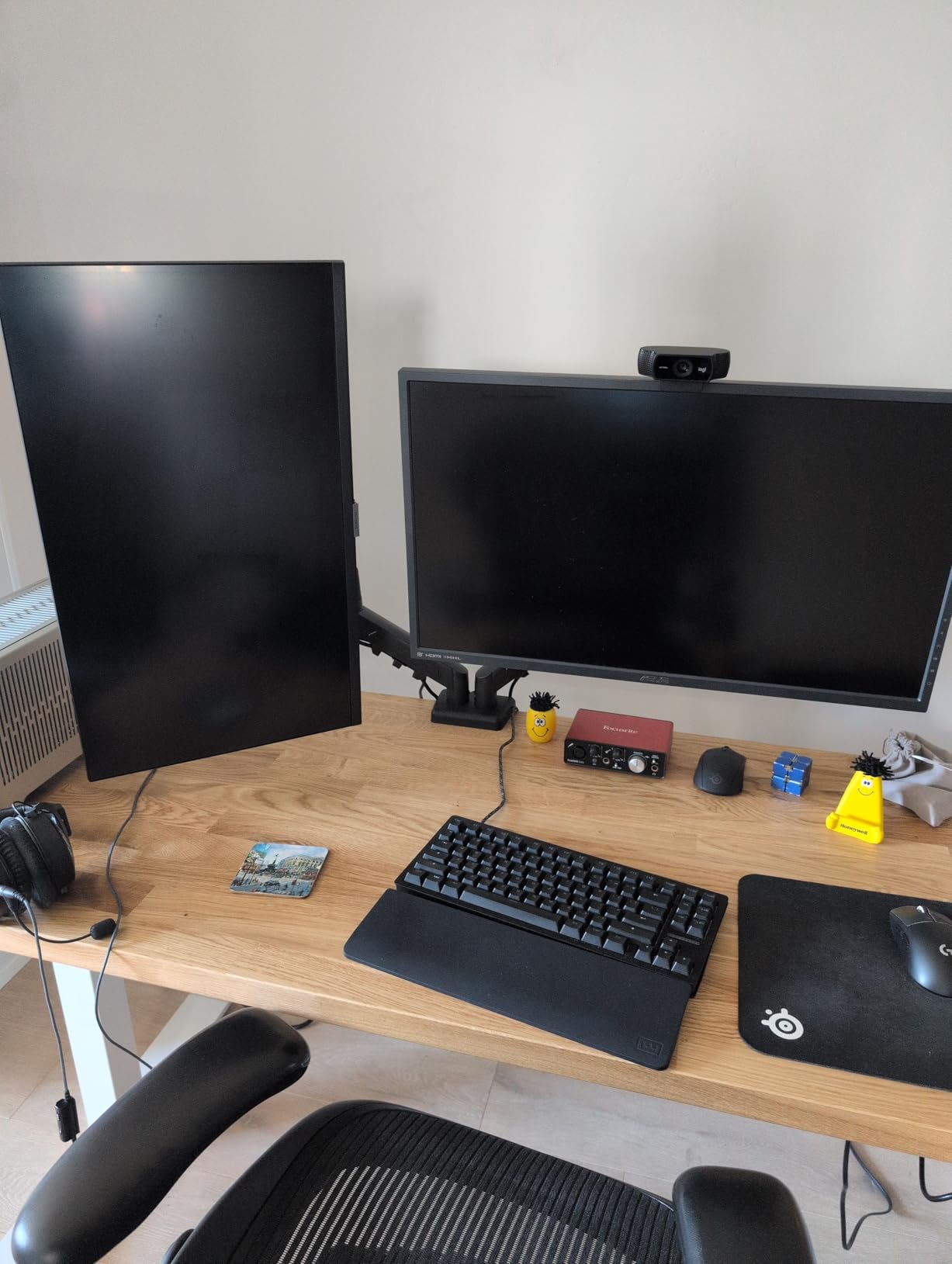 Flexispot Dual Monitor Arm, 17-32 Inch Monitor Mount up to 19.84 lbs, Fast Install VESA Mount for Home Office Gaming, Full Adjustable Gas Spring with C-Clamp and Grommet Base, Black customer photo 2