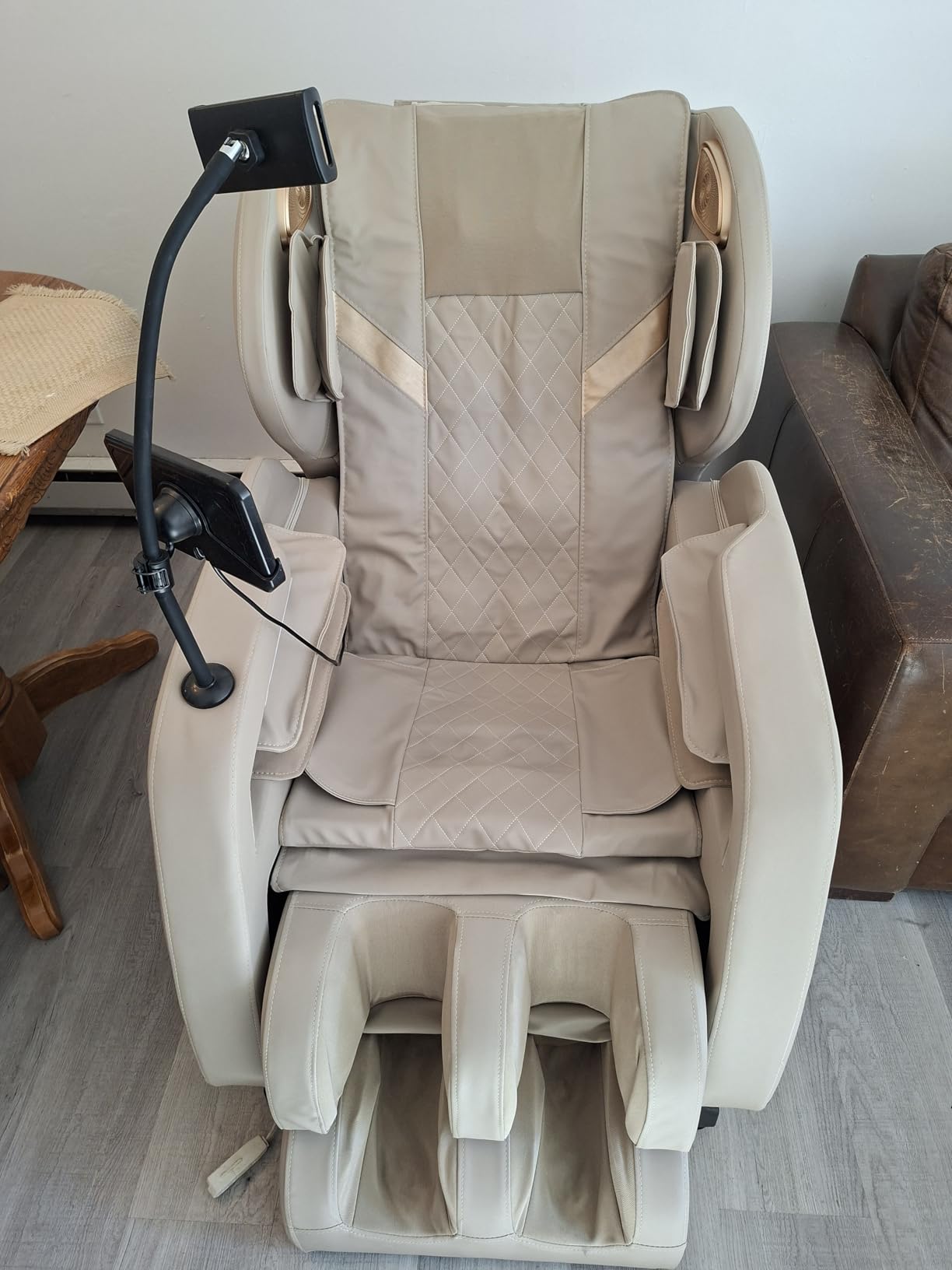 2026 Massage Chair, Massage Chairs Full Body and Recliner with 10 Fixed Points, Zero Gravity, Wood Grain Leather, Foot Massage, Airbags, Lumbar Heating, Bluetooth and Control Screen (Leather White) customer photo 2