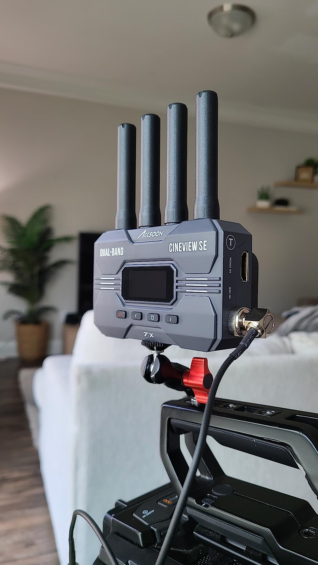 Accsoon CineView SE 4K SDI/HDMI Wireless Video Transmission System Transmitter & Receiver 4K30/1080p Camera Control 50ms Latency 1312ft, 1 Wired + 4 Apps Monitoring, Pair CineView M7 Pro/Master 4K (TX RX) customer photo 1