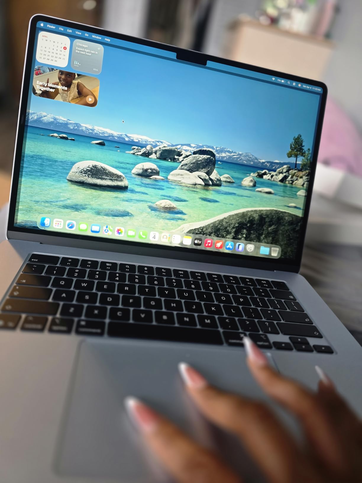 Apple 2026 MacBook Air 15-inch Laptop with M5 chip: Built for AI, 15.3-inch Liquid Retina Display, 16GB Unified Memory, 512GB SSD, 12MP Center Stage Camera, Touch ID, Wi-Fi 7; Starlight customer photo 1