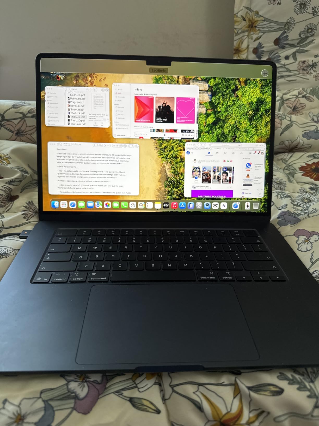 Apple 2026 MacBook Air 15-inch Laptop with M5 chip: Built for AI, 15.3-inch Liquid Retina Display, 16GB Unified Memory, 512GB SSD, 12MP Center Stage Camera, Touch ID, Wi-Fi 7; Starlight customer photo 2