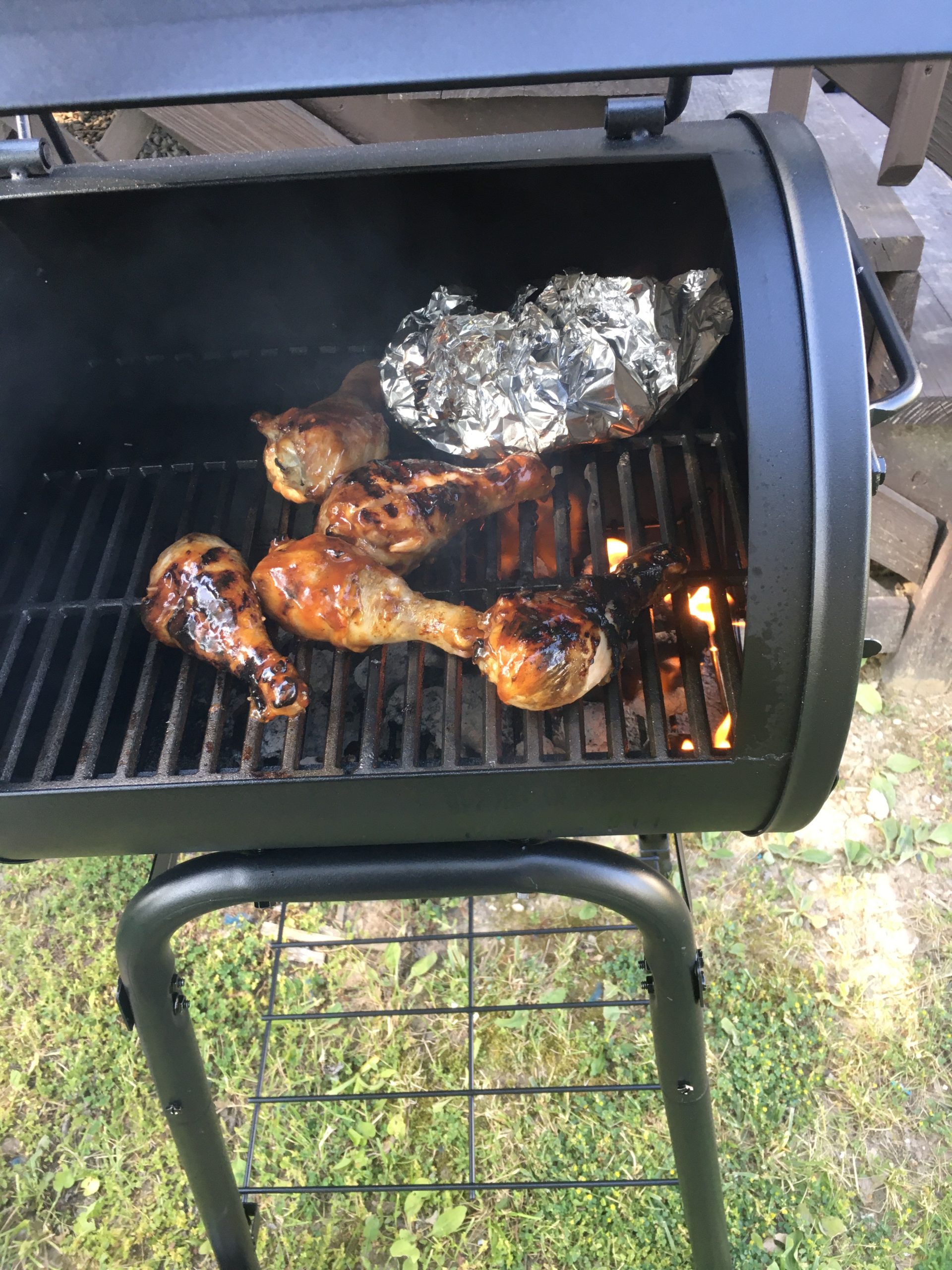 Char-Griller Patio Pro Charcoal Grill and Smoker with Cast Iron Grates, Premium Wood Shelf and Damper Control, 250 Cooking Square Inches in Black, Model E1515 customer photo 2