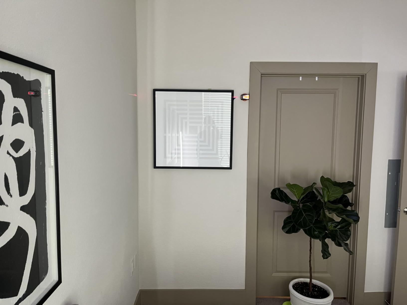 BLACK+DECKER Laser Level, Self-Leveling, 360 Degree Wall Attachment, AA Batteries Included (BDL220S) customer photo 2