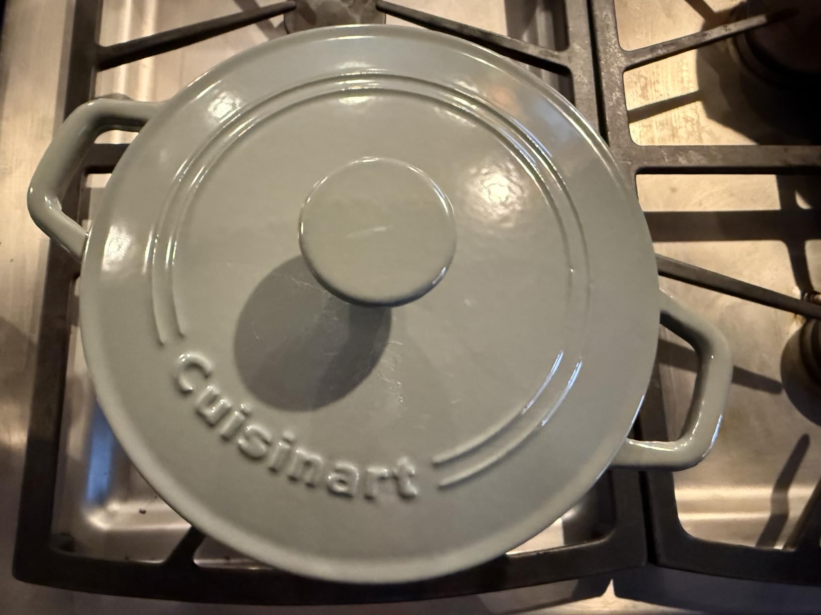 Cuisinart Chef's Classic Enameled Cast Iron Dutch Oven with Lid, Porcelain Enameled Interior, Oven Safe, Induction Compatible, 5-Quart, Round, Cardinal Red customer photo 2