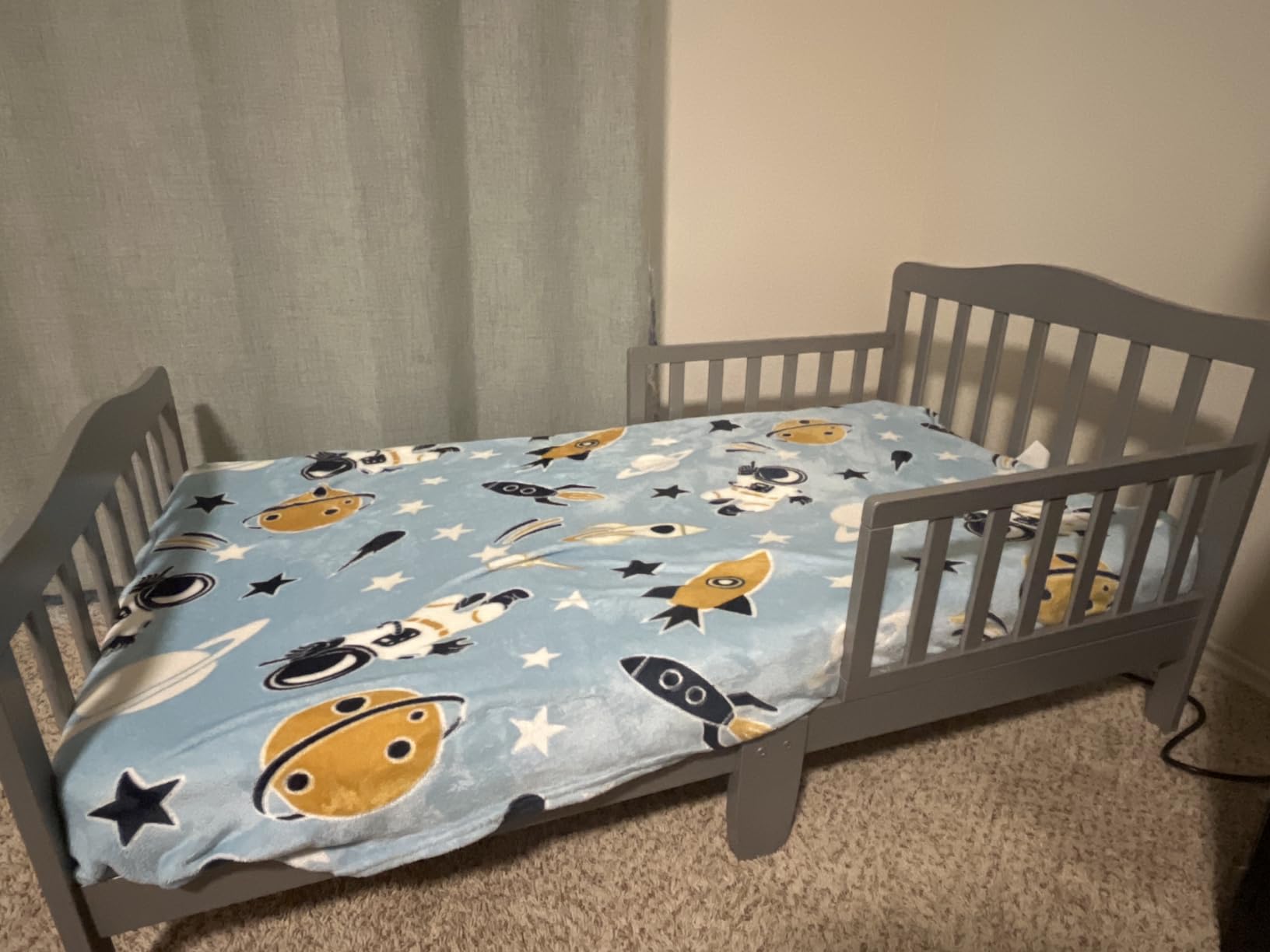 Dream On Me Classic Design Toddler Bed In White, Greenguard Gold And JPMA Certified, Low To Floor Design, Two Side Safety Rails, Non-Toxic Finishes, Wooden Nursery Furniture customer photo 1