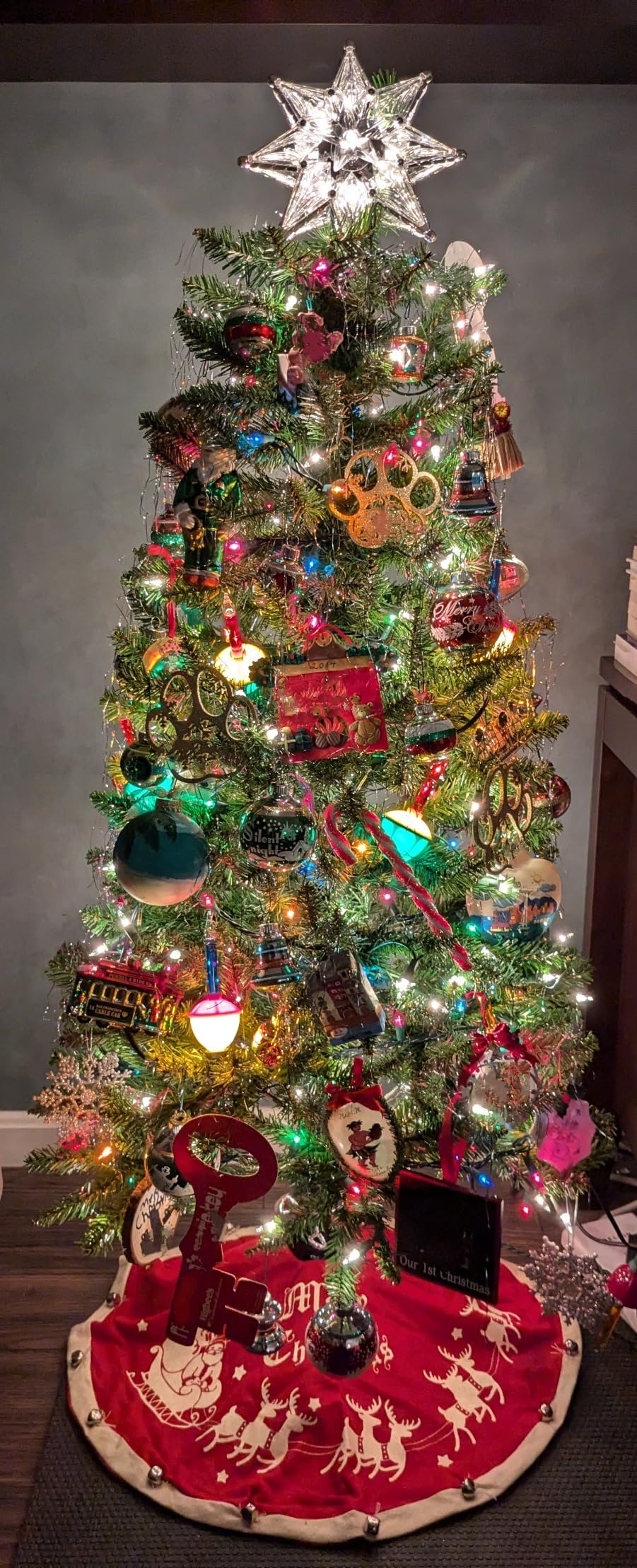 National Tree Company 4.5 ft Pre-Lit Kingswood Fir Slim Artificial Christmas Tree, 150 Clear Lights, 330 Tips, Includes Stand, Green customer photo 1