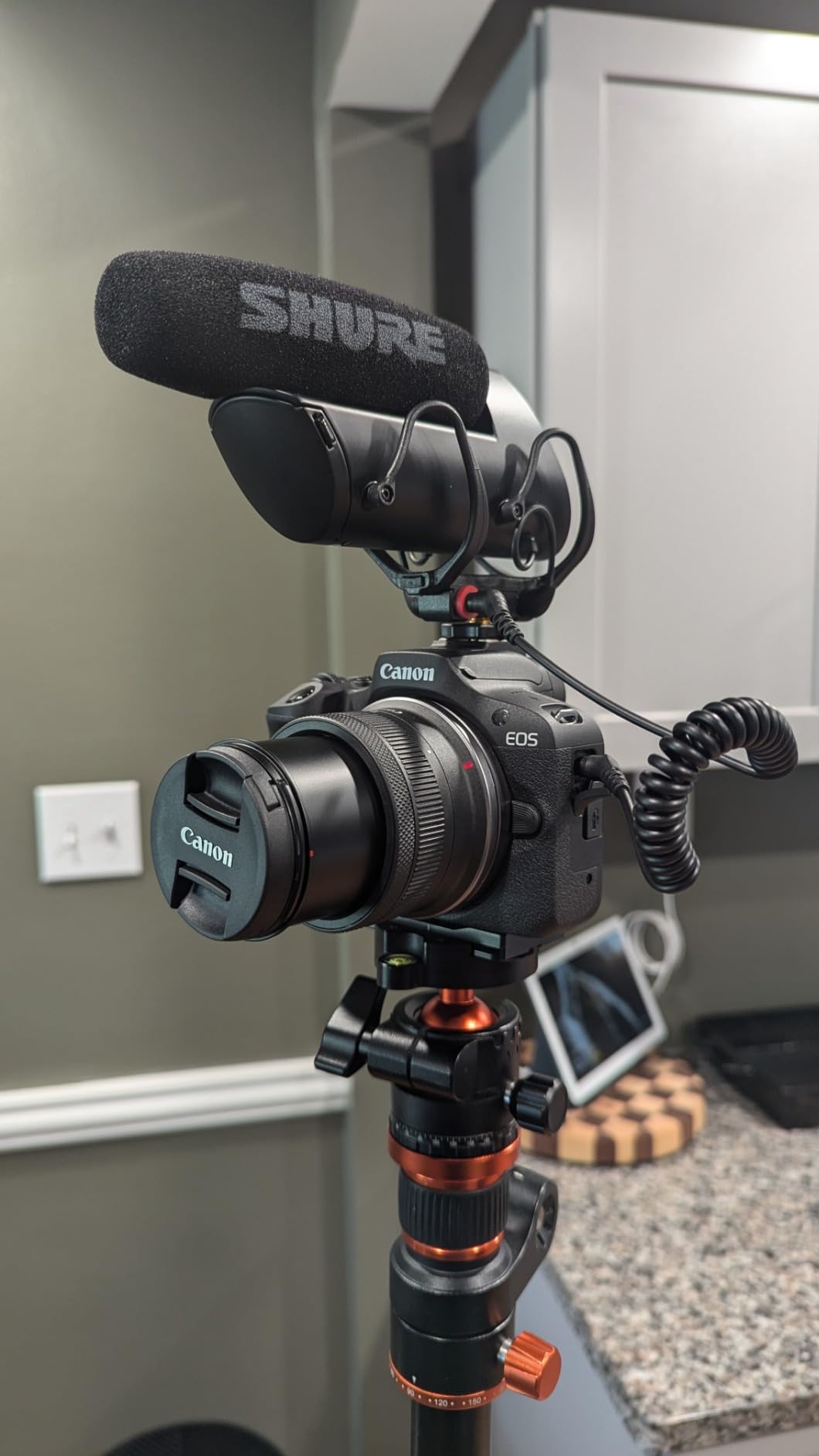 Shure VP83F LensHopper Camera-Mounted Condenser Shotgun Microphone with Integrated Digital Flash Recording customer photo 1