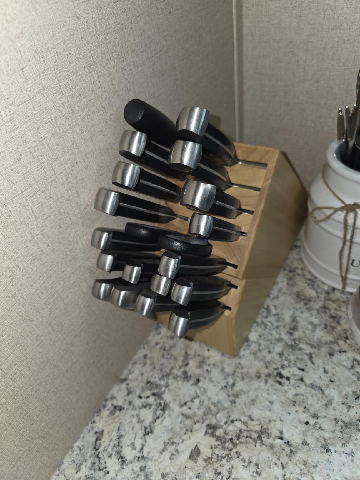 Henckels Statement 15-Pc Knife Block Set, Razor-Sharp, German Engineered | Informed by 100+ Years of Mastery. Dishwasher safe, Comfortable Grip Ideal for Everyday Cooking. High Quality Stainless Steel customer photo 2