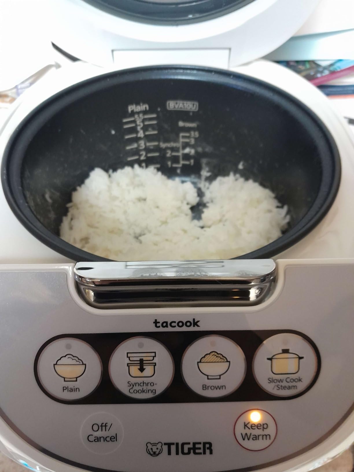 Tiger JBV-A10U-W 5.5-Cup (Uncooked) Micom Rice Cooker and Warmer with Tacook Food Steamer Cooking Tray Technology, White customer photo 1