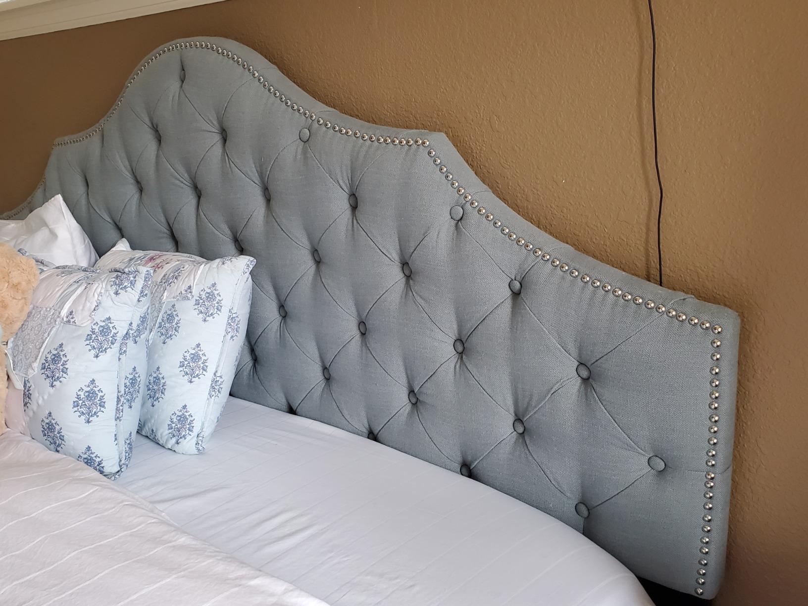 Safavieh Arebelle Taupe Linen Upholstered Tufted Headboard - Silver Nailhead (Queen) customer photo 1