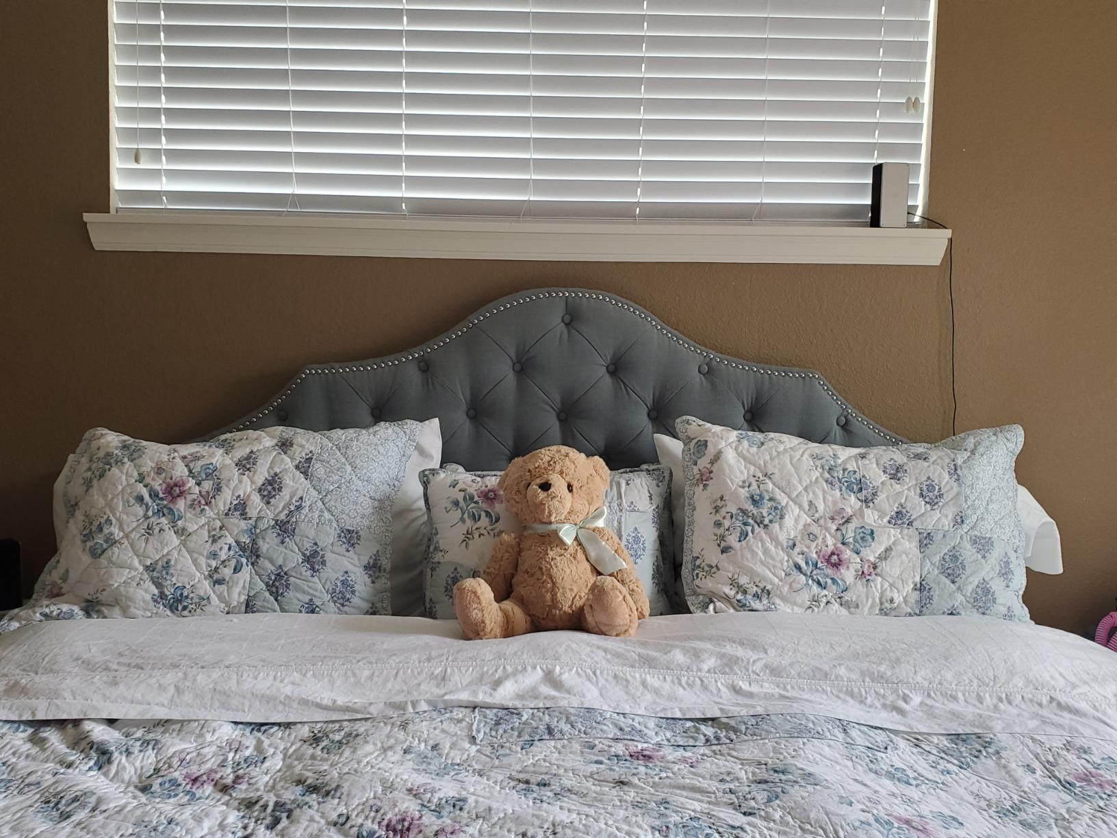 Safavieh Arebelle Taupe Linen Upholstered Tufted Headboard - Silver Nailhead (Queen) customer photo 2