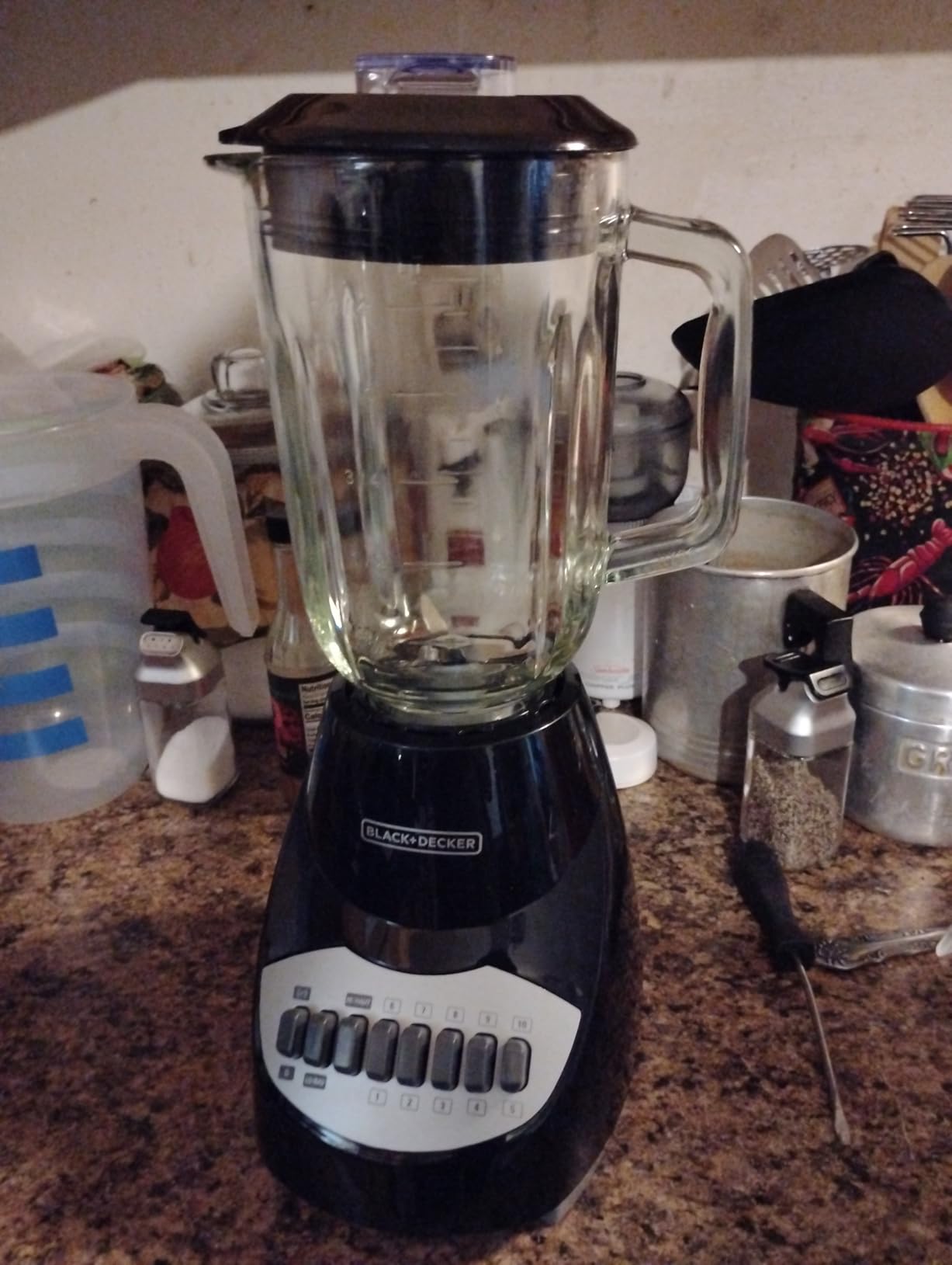 BLACK+DECKER Countertop Blender with 6-Cup Glass Jar, 10-Speed Settings, Black, BL2010BG customer photo 1