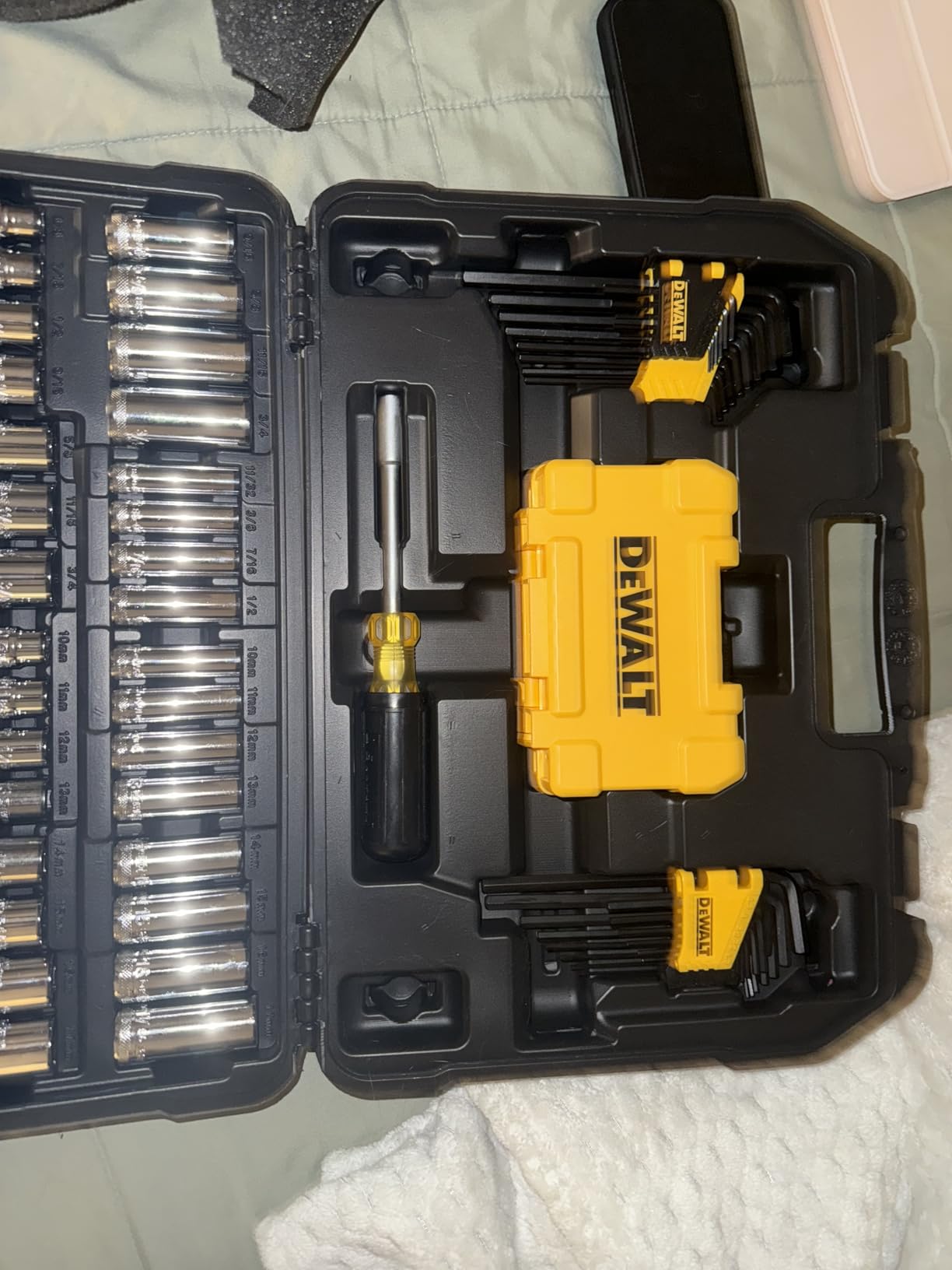 DEWALT Mechanics Tools Kit and Socket Set, 1/4