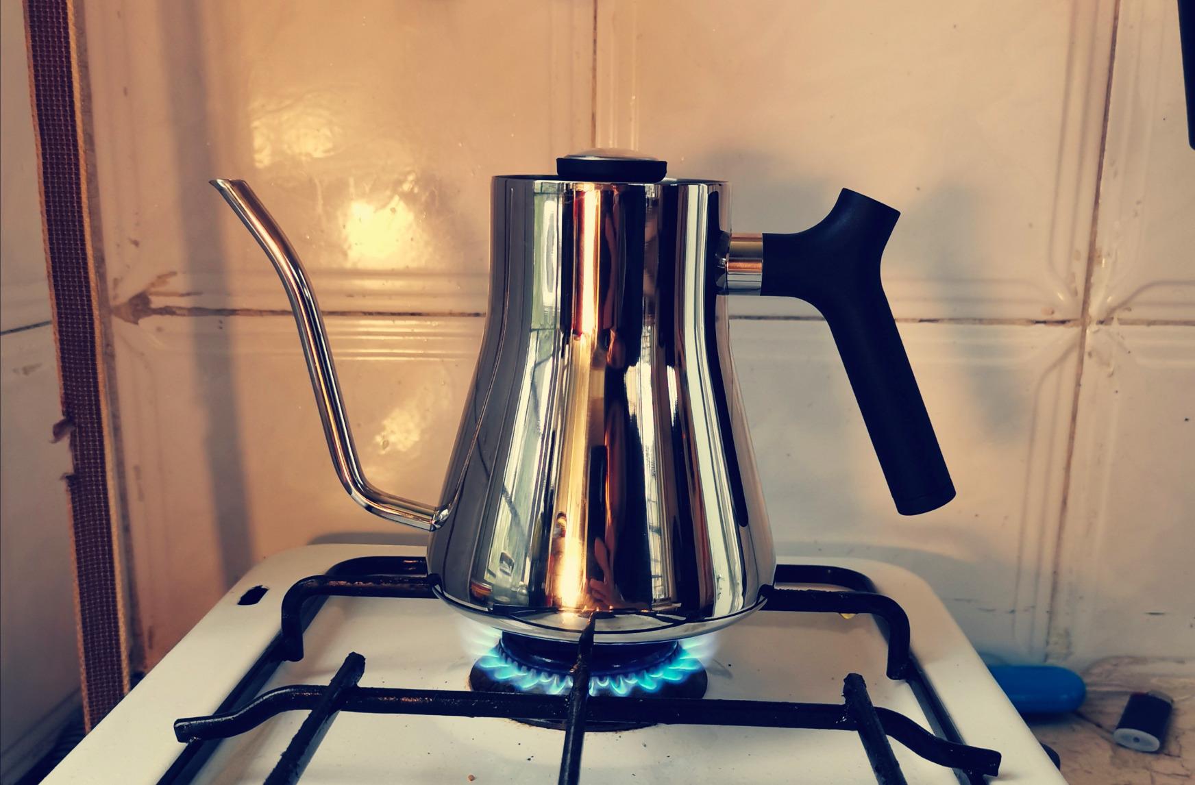 Fellow Stagg Gooseneck Pour Over Kettle for Coffee & Tea - Precision Spout | Brew-Range Thermometer, Stainless Steel, Balanced Handle, Stovetop Teapot for Gas and Electric, 1 Liter, Matte Black customer photo 2
