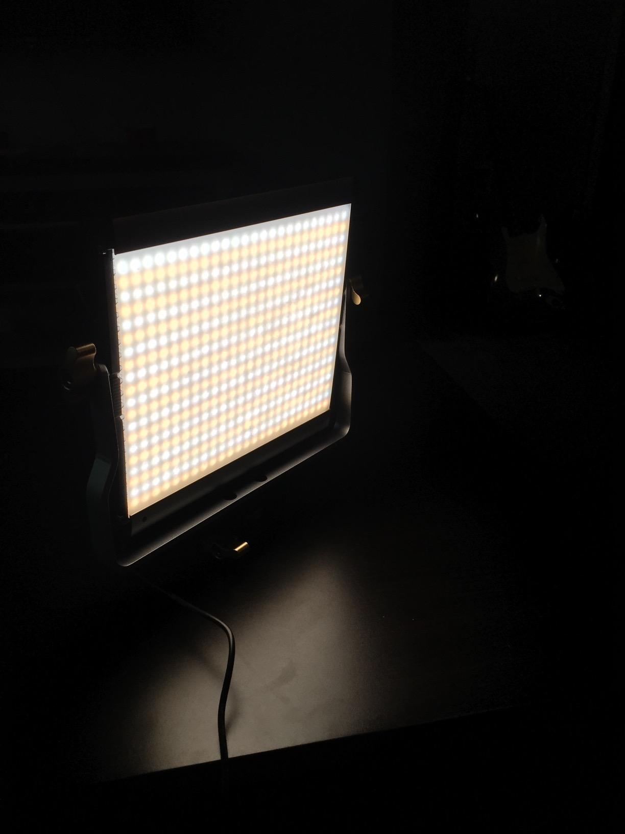 Neewer Dimmable Bi-Color LED with U Bracket Professional Video Light for Studio, YouTube Outdoor Video Photography Lighting Kit, Durable Metal Frame, 480 LED Beads, 3200-5600K, CRI 96+ customer photo 1