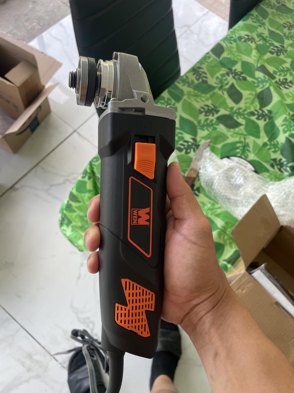 WEN 7-Amp Angle Grinder with 4-1/2-Inch Wheel and Reversible Handle (944) customer photo 1