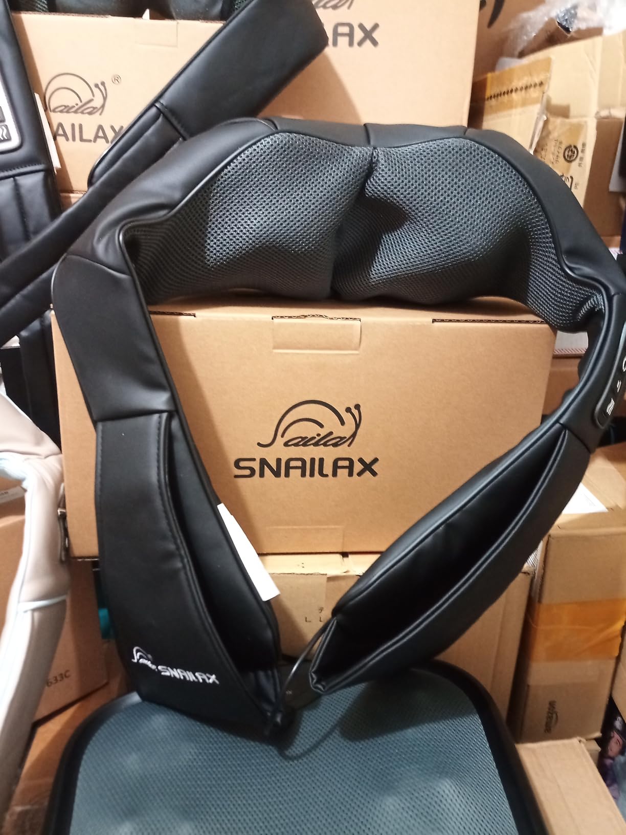 Snailax Shiatsu Neck and Shoulder Massager - Back Massager with Heat, Deep Kneading Electric Massage Pillow for Neck, Back, Shoulder,Foot,Body customer photo 2