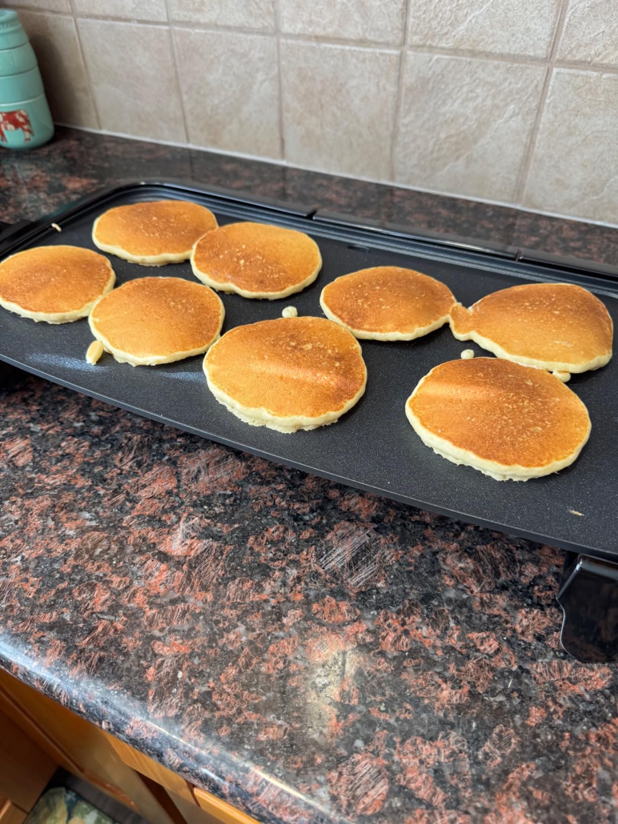BLACK+DECKER 8-Serving Electric Griddle, GD2051B, Non-Stick Cooking Surface, Warming Tray, Removable Drip Tray, Family Sized customer photo 1