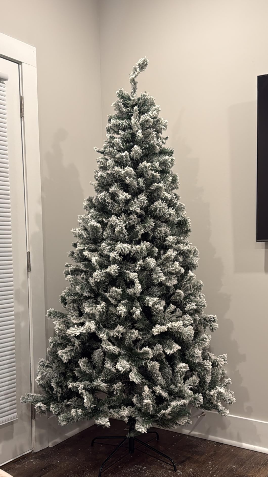 Best Choice Products Artificial Flocked Christmas Tree, 6ft Premium Unlit Pine Holiday Decor w/Full Branches, Metal Stand customer photo 1