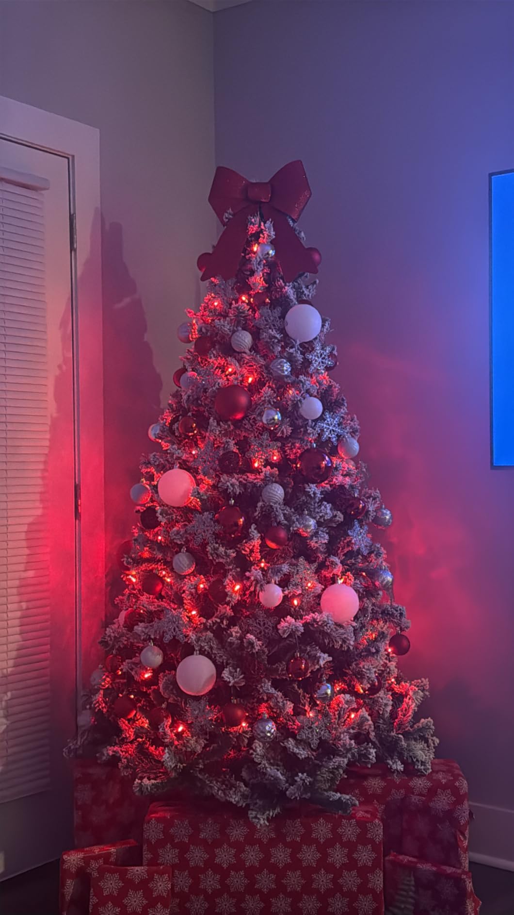 Best Choice Products Artificial Flocked Christmas Tree, 6ft Premium Unlit Pine Holiday Decor w/Full Branches, Metal Stand customer photo 2