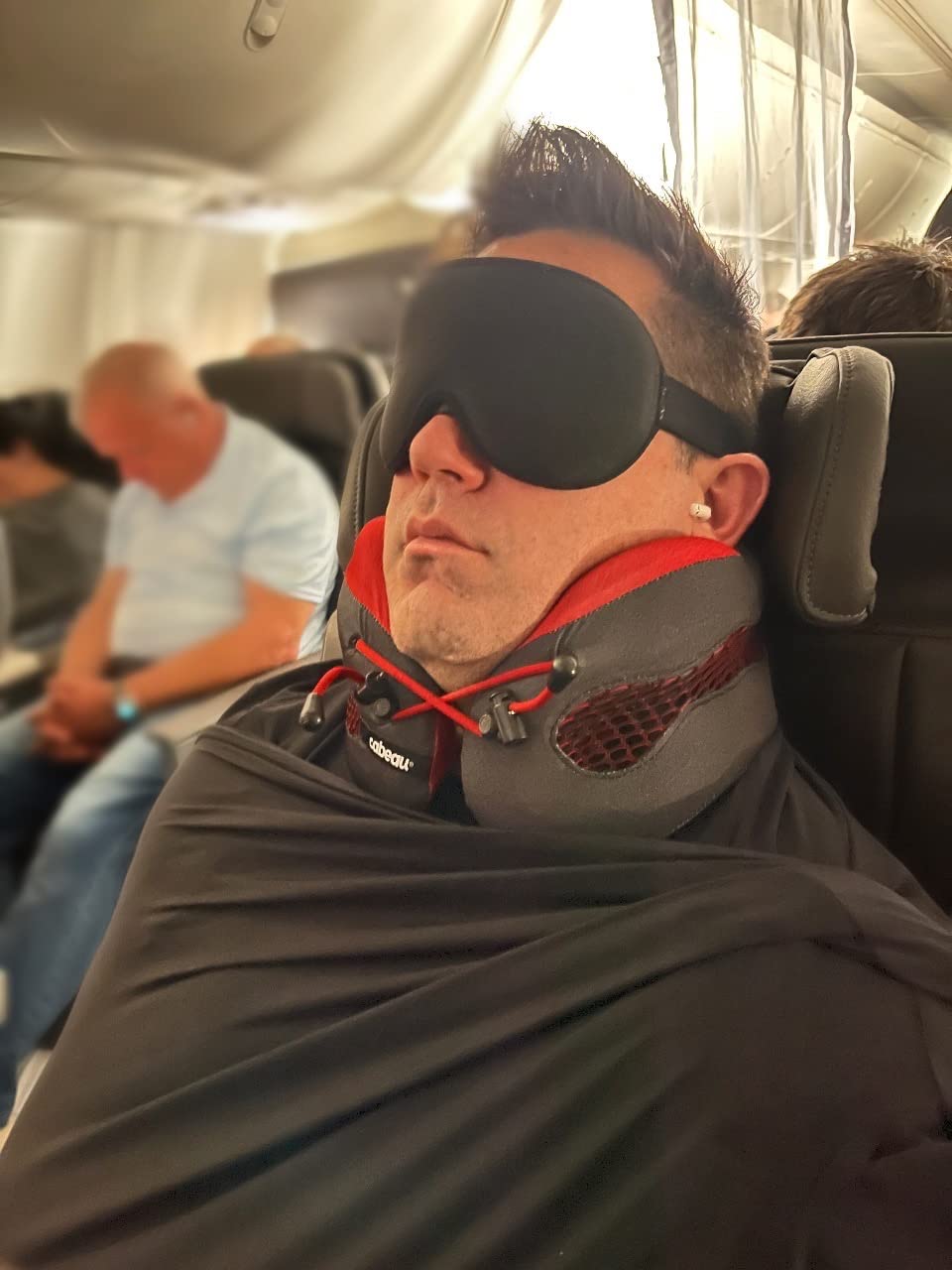 Cabeau Long Haul Flight Cooling Travel Neck Pillow - Evolution Cool - Supportive Memory Foam with Airflow Vents - Compact with Carrying Case (Black) customer photo 2