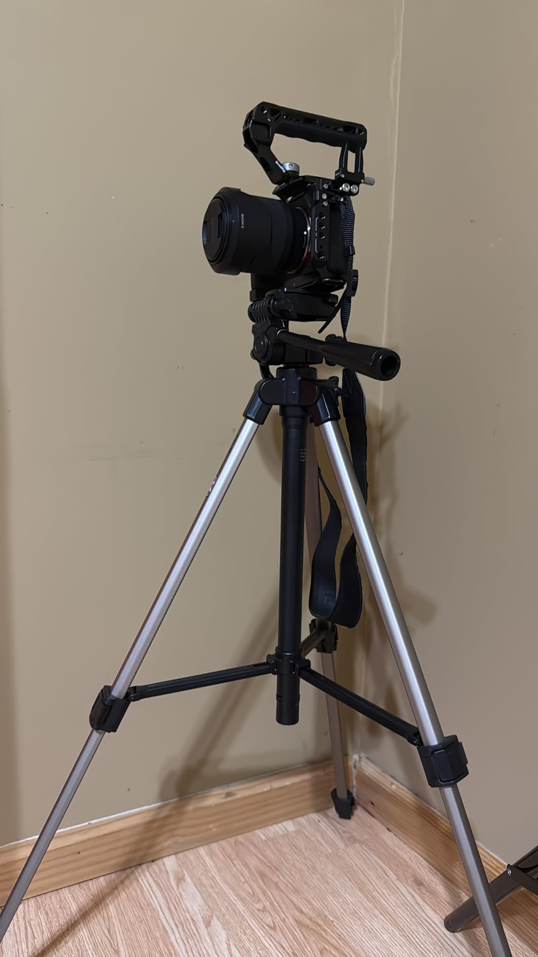 SmallRig A7 III / A7R III Camera Cage Kit for Sony Alpha 7 III/Alpha 7R III, Full Cage with Top Handle for ARRI and Cable Clamp - 4198 customer photo 2