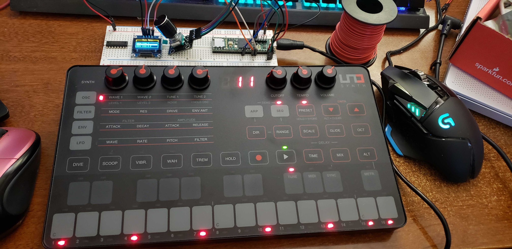 IK Multimedia UNO Synth Portable Monophonic Real Analog Synthesizer with Sequencer, Arpeggiator, Battery Operation, Full MIDI/USB Control customer photo 1