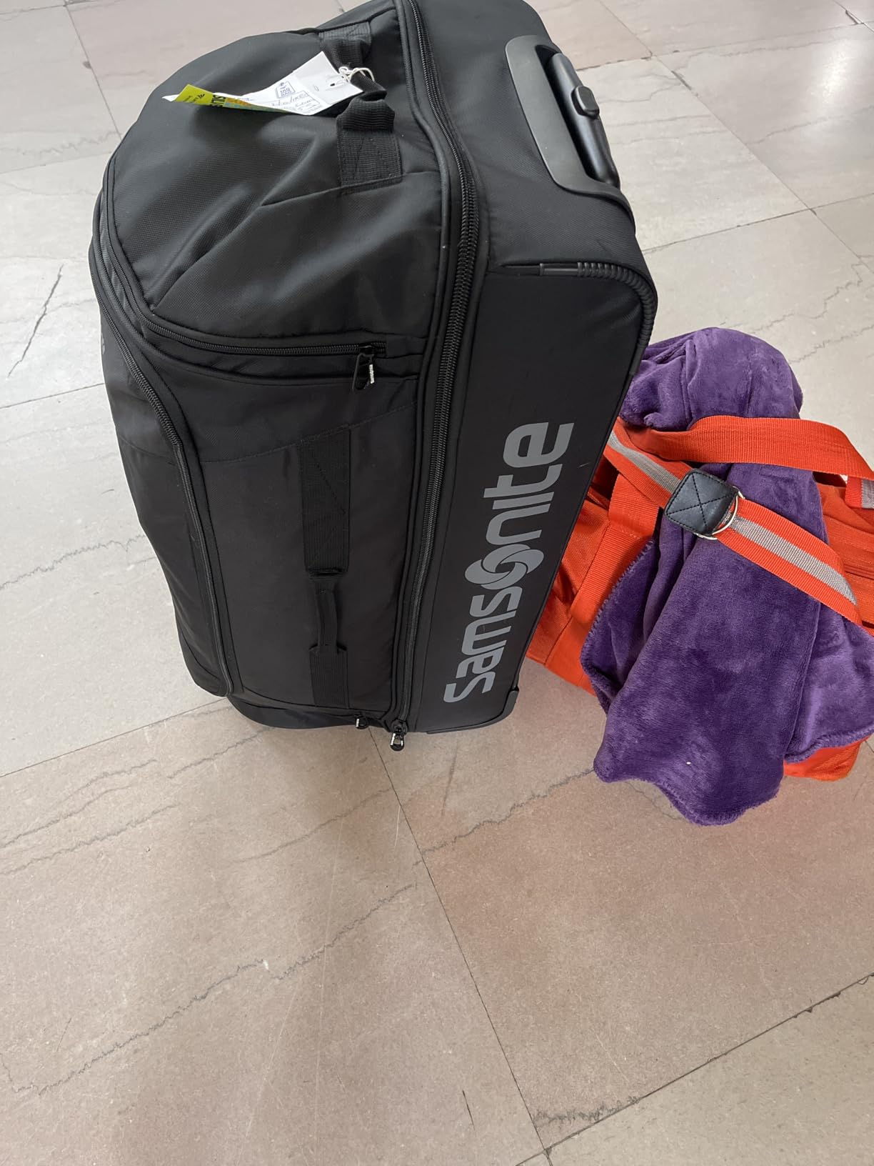 Samsonite Andante 2 Wheeled Duffel Bag - 32-Inch Durable Rolling Luggage with Inline Skate Wheels, Push-Button Handle & Spacious Compartments customer photo 1