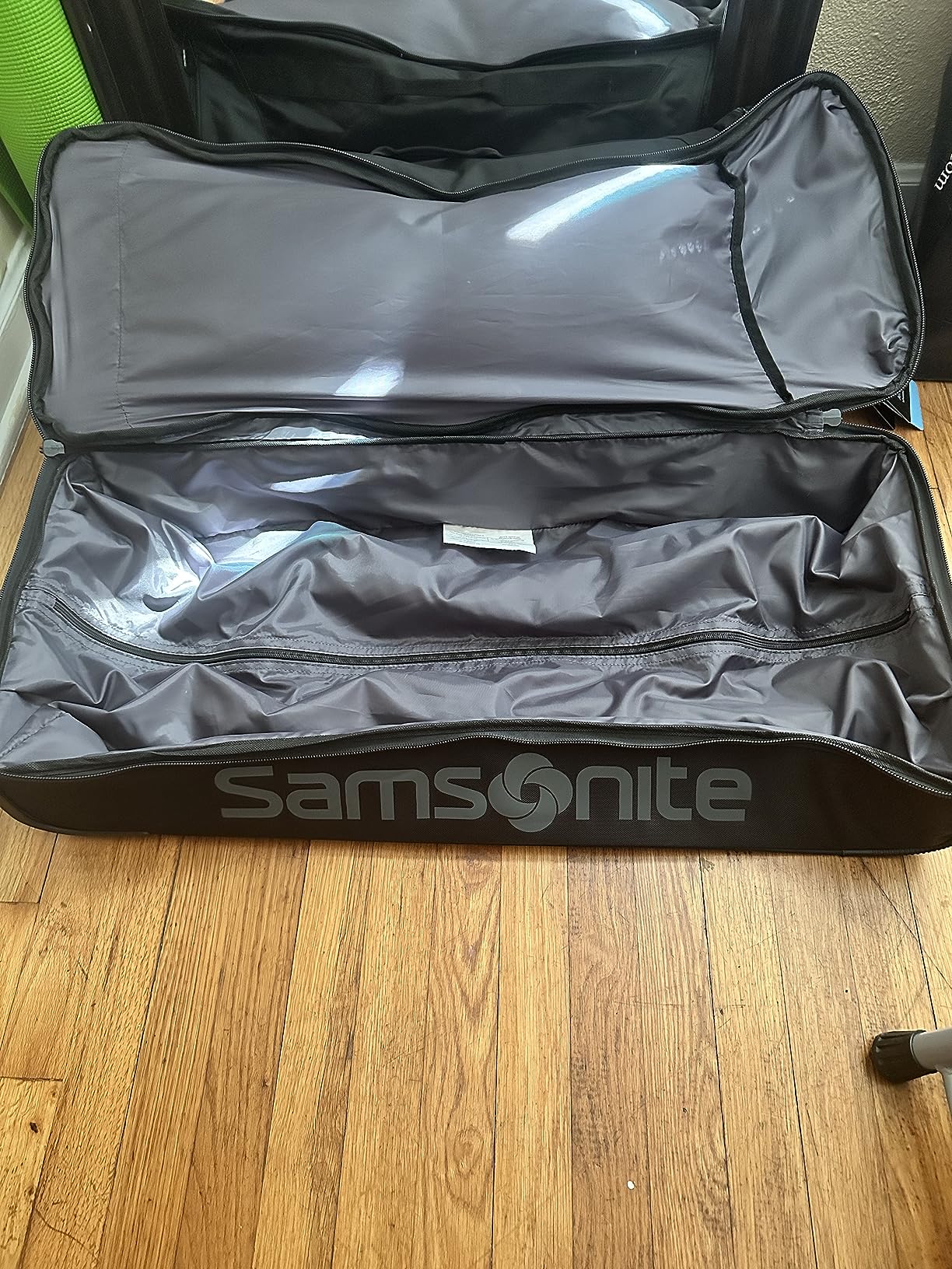Samsonite Andante 2 Wheeled Duffel Bag - 32-Inch Durable Rolling Luggage with Inline Skate Wheels, Push-Button Handle & Spacious Compartments customer photo 2
